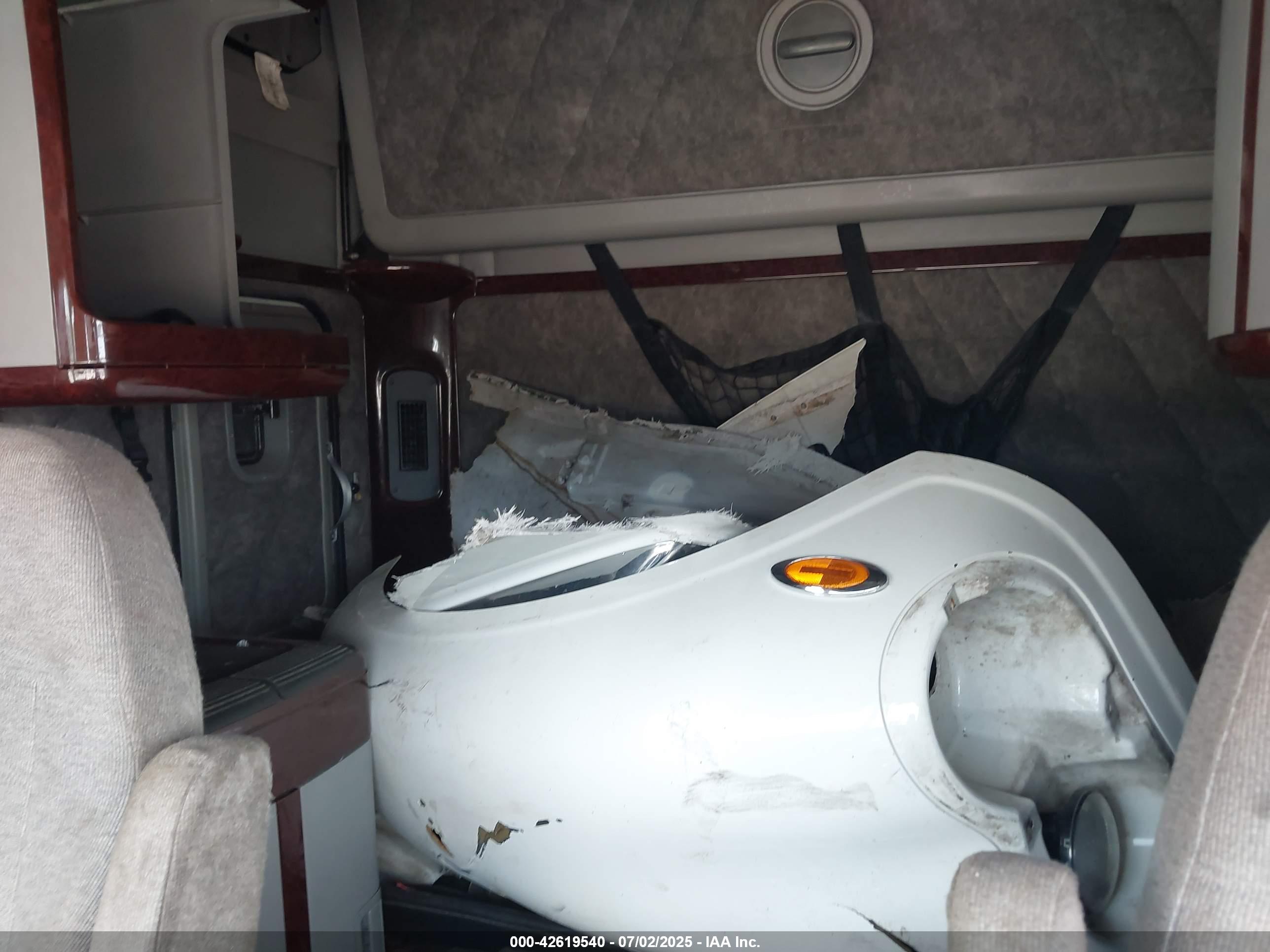 FREIGHTLINER M2 image 7