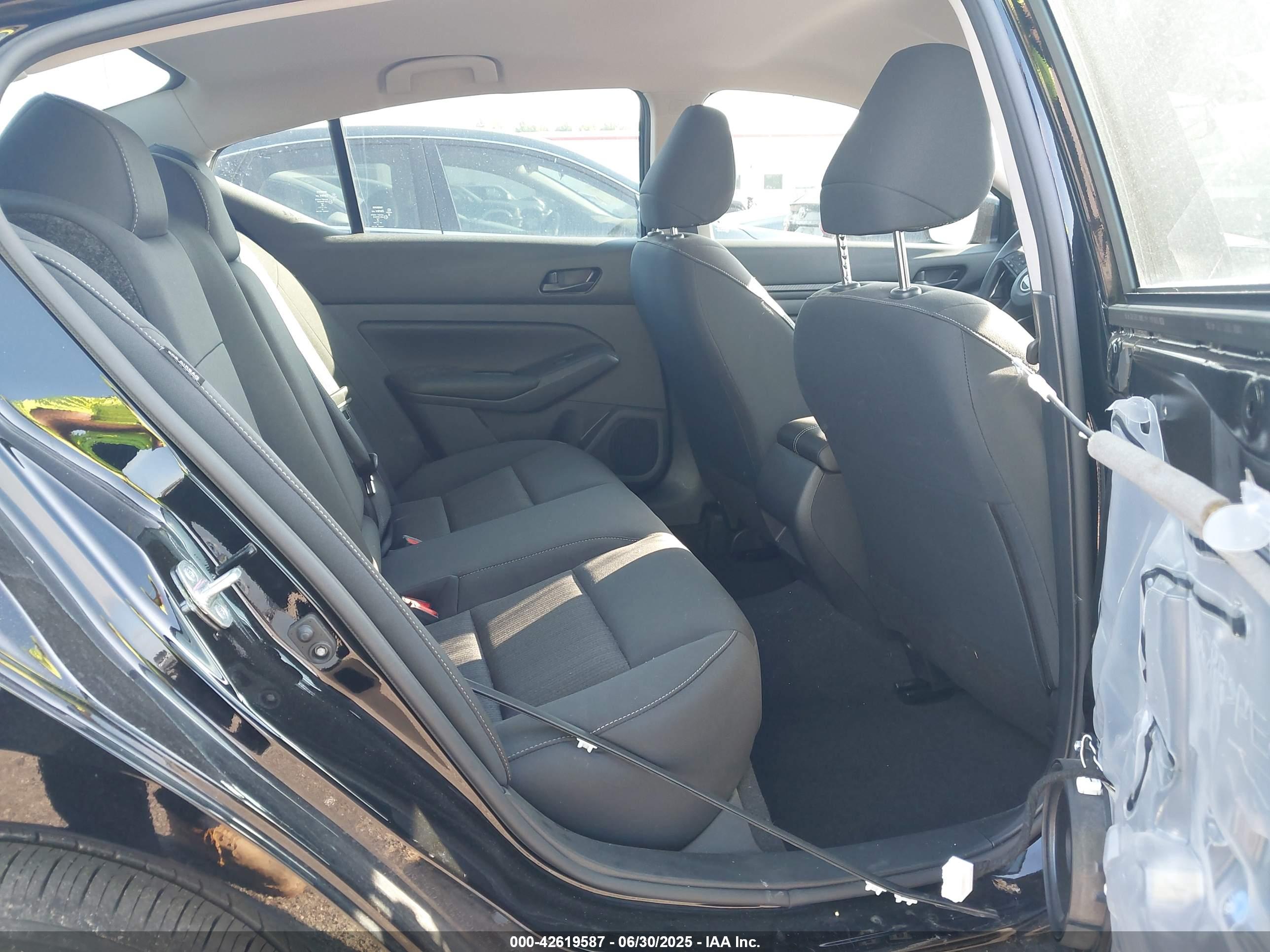 NISSAN ALTIMA image 8