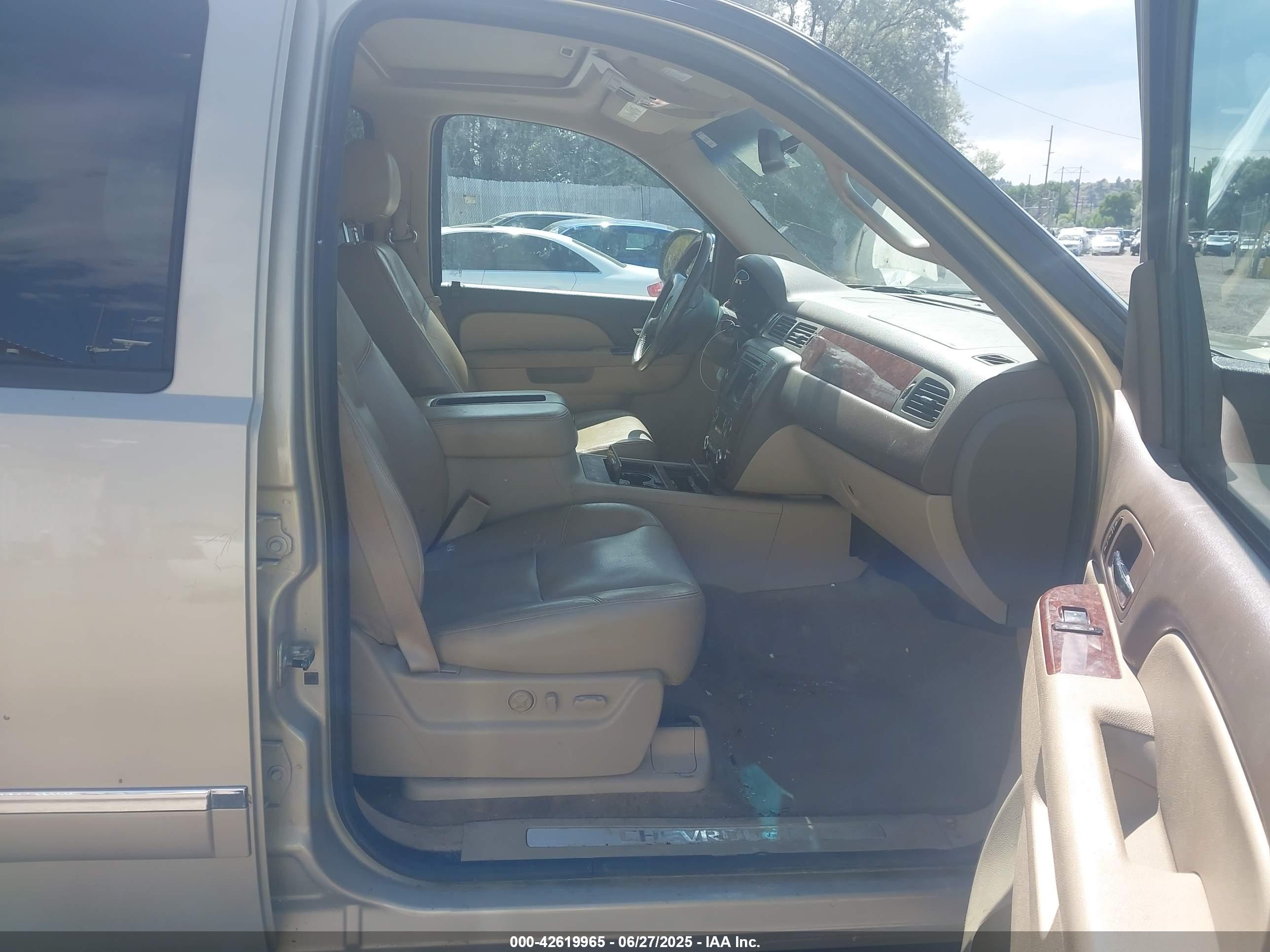 CHEVROLET TAHOE image 5