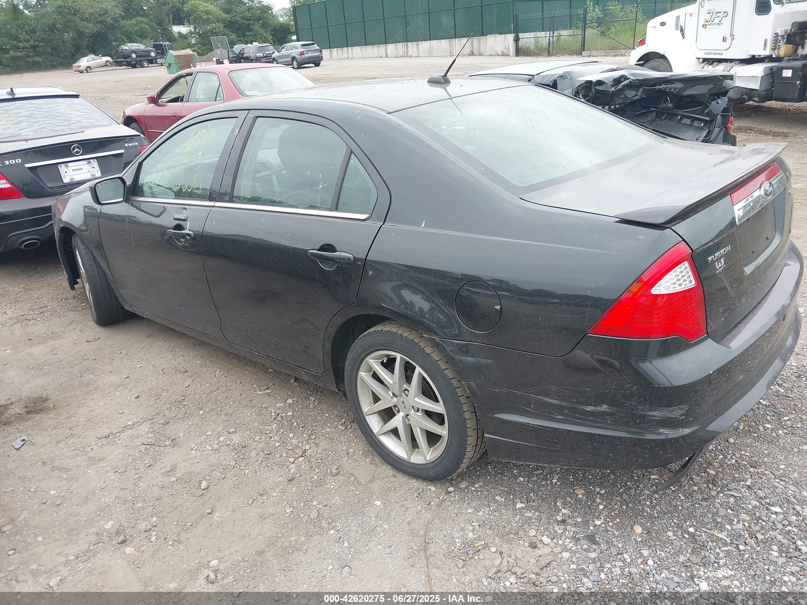FORD FUSION image 3