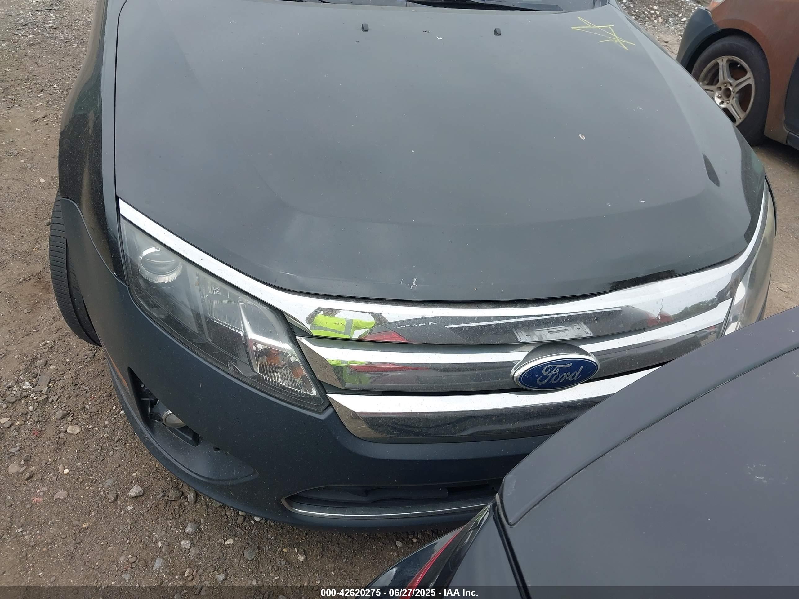 FORD FUSION image 6
