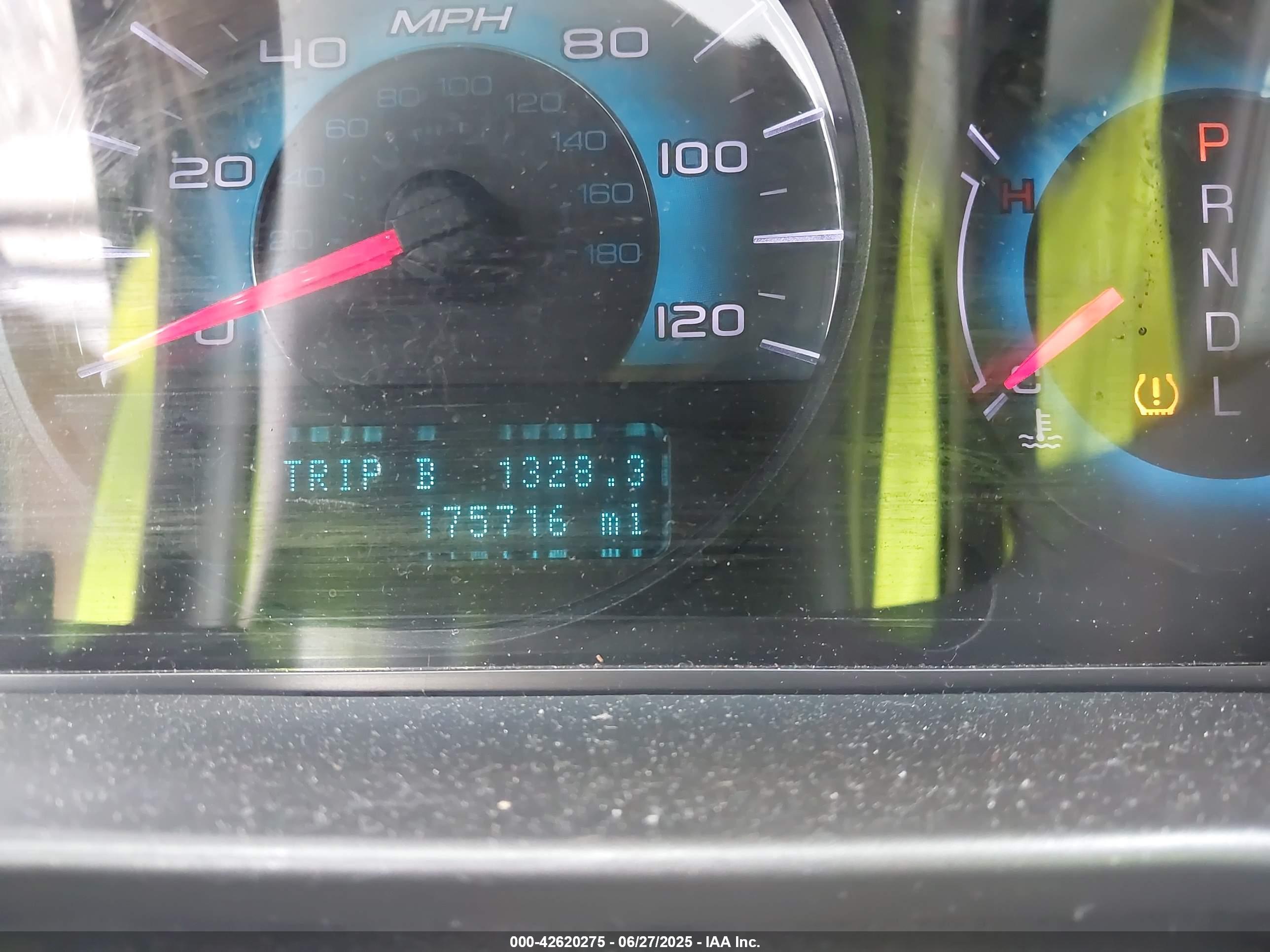 FORD FUSION image 7