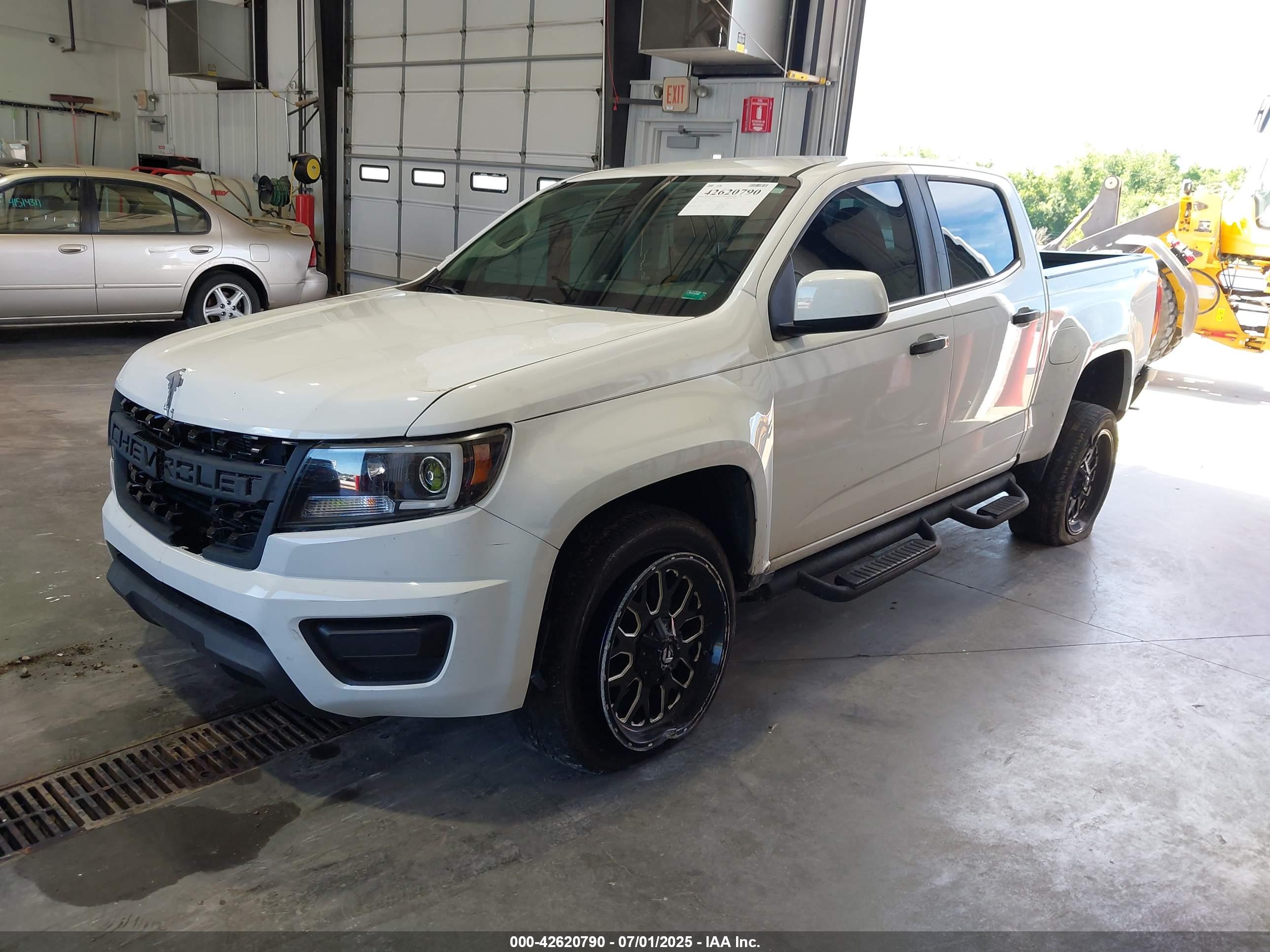 CHEVROLET COLORADO image 2