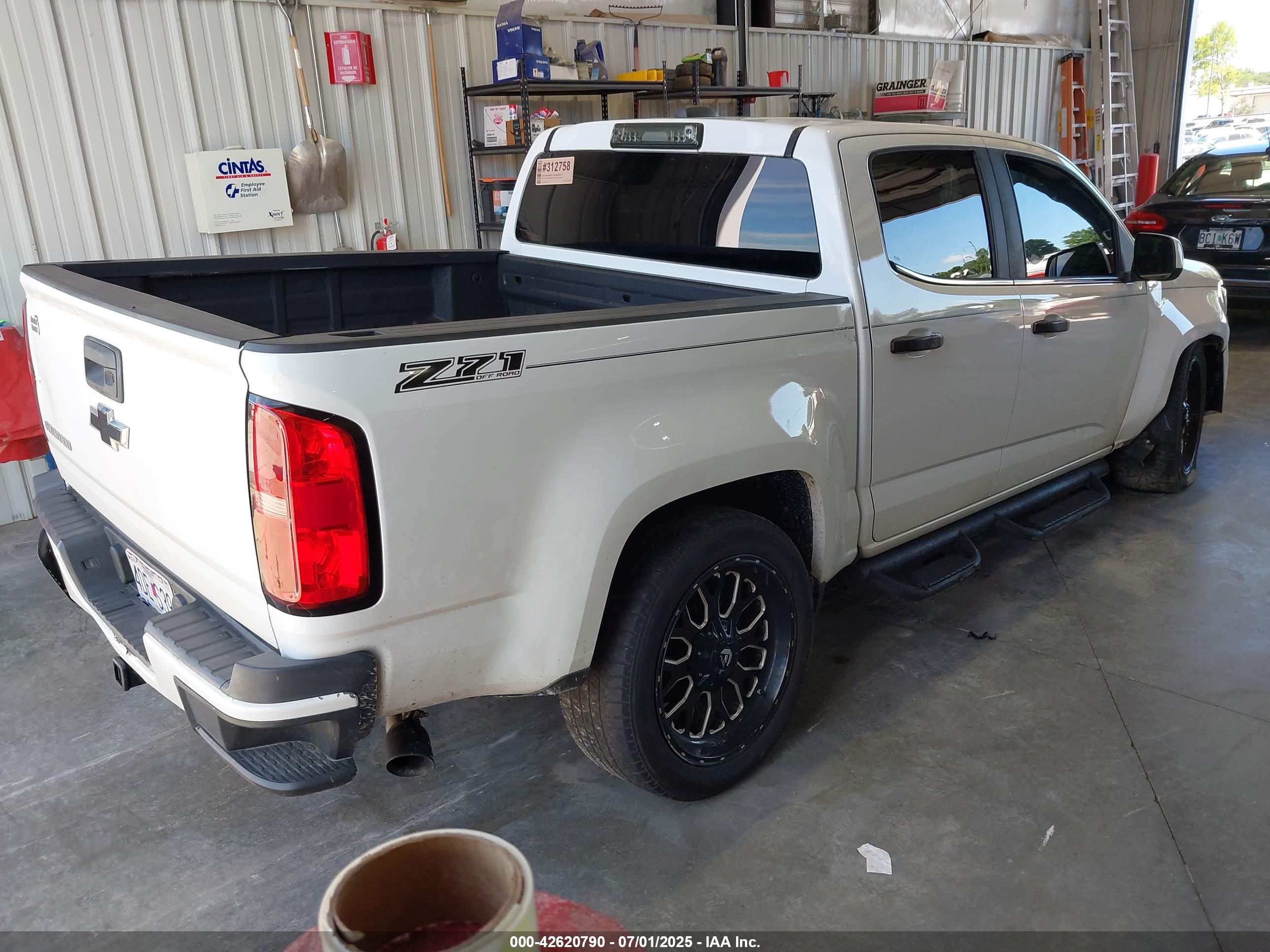 CHEVROLET COLORADO image 4