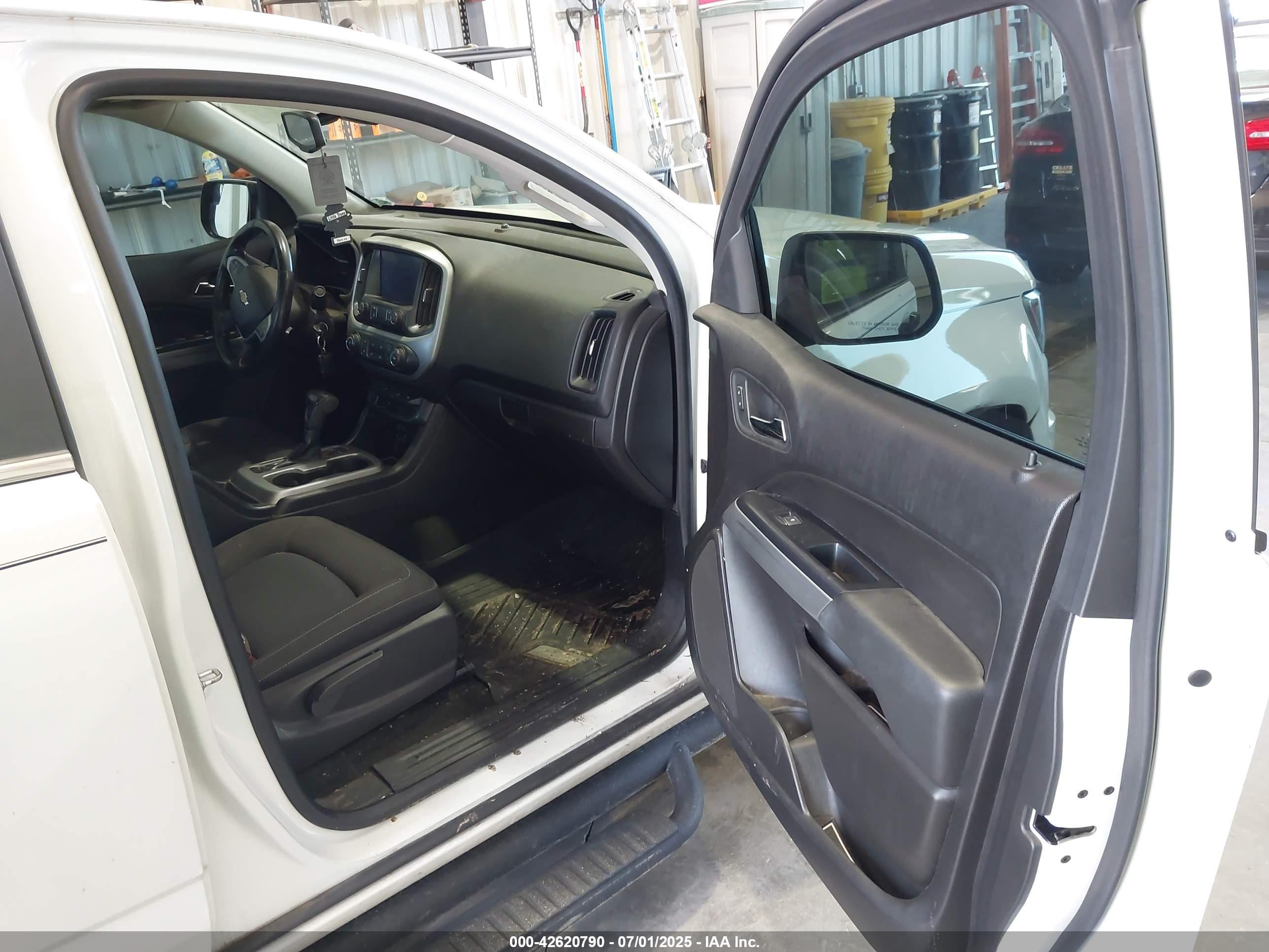 CHEVROLET COLORADO image 5