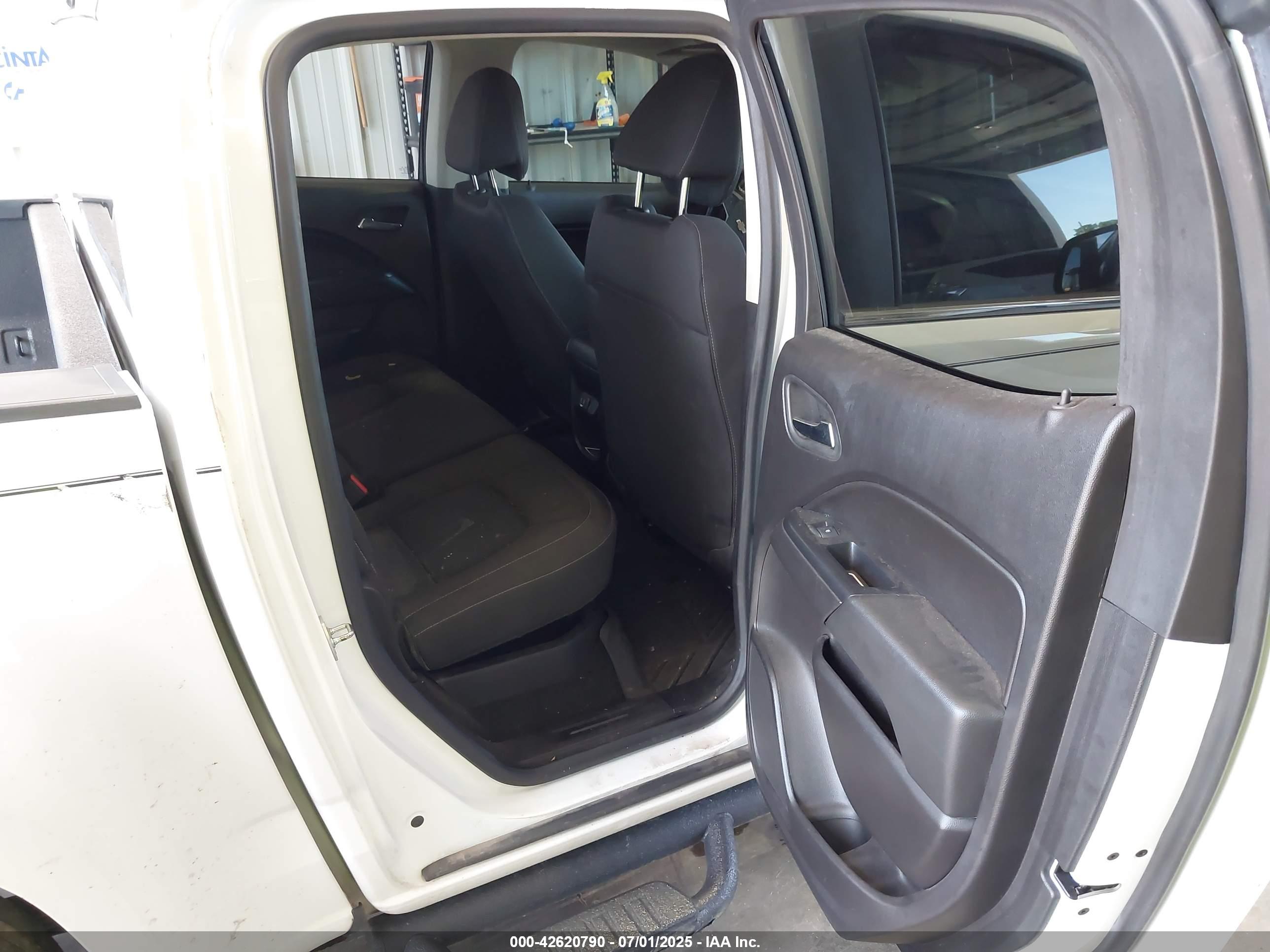 CHEVROLET COLORADO image 8