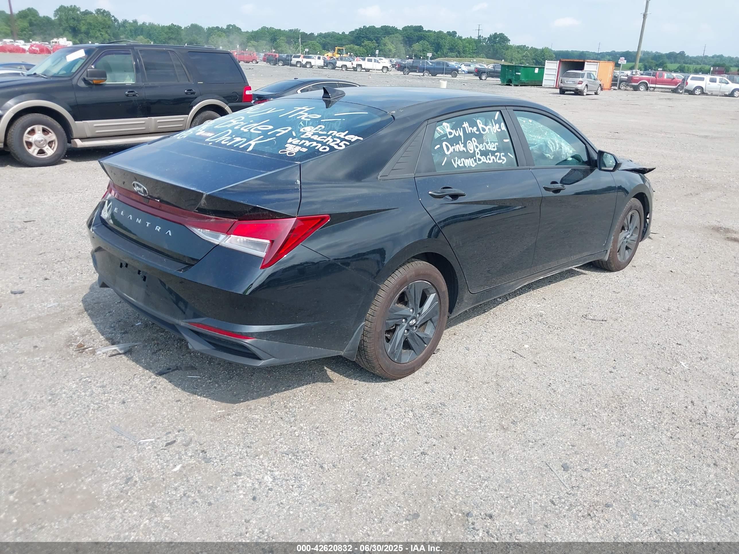 HYUNDAI ELANTRA image 4