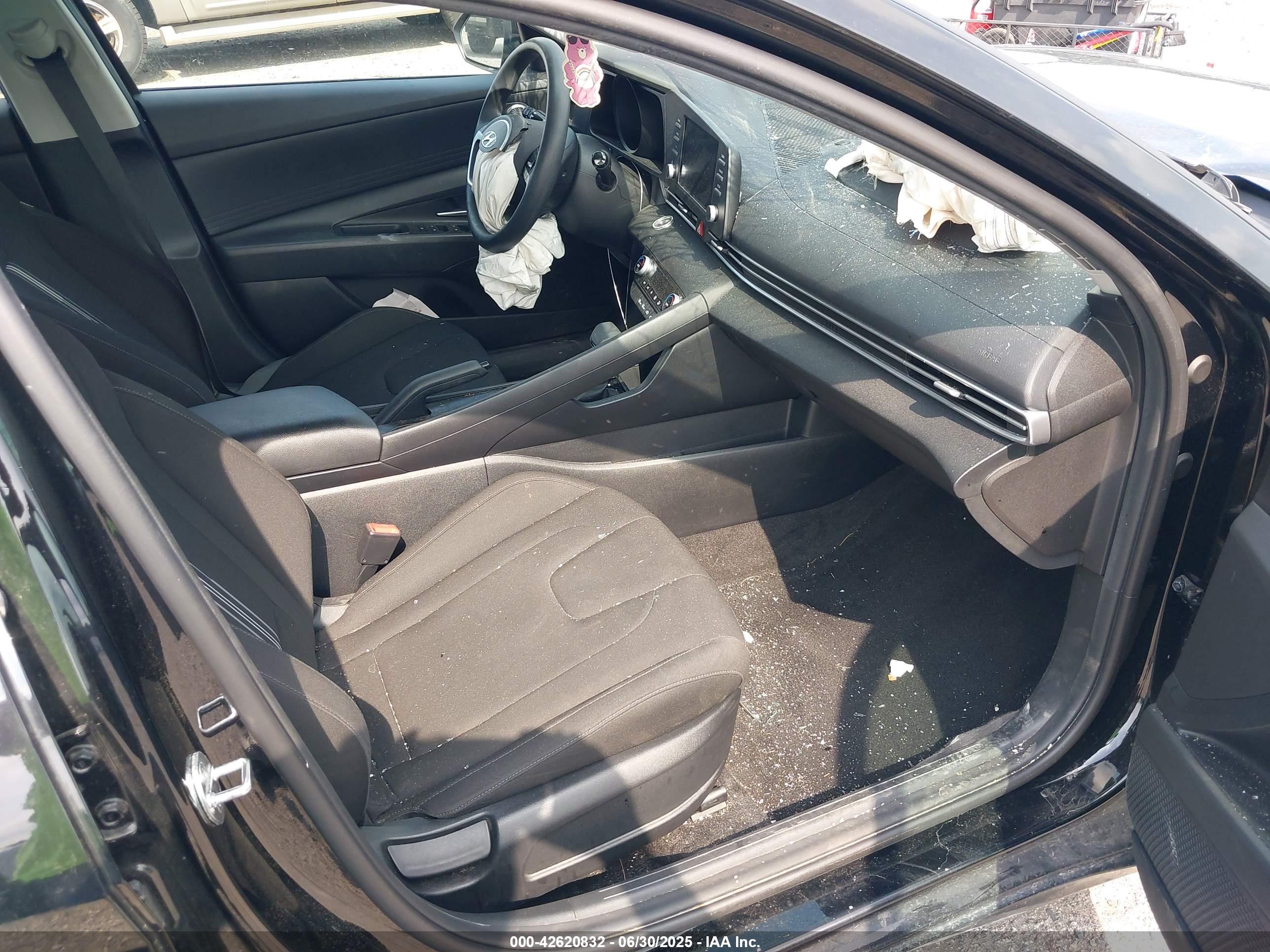 HYUNDAI ELANTRA image 5