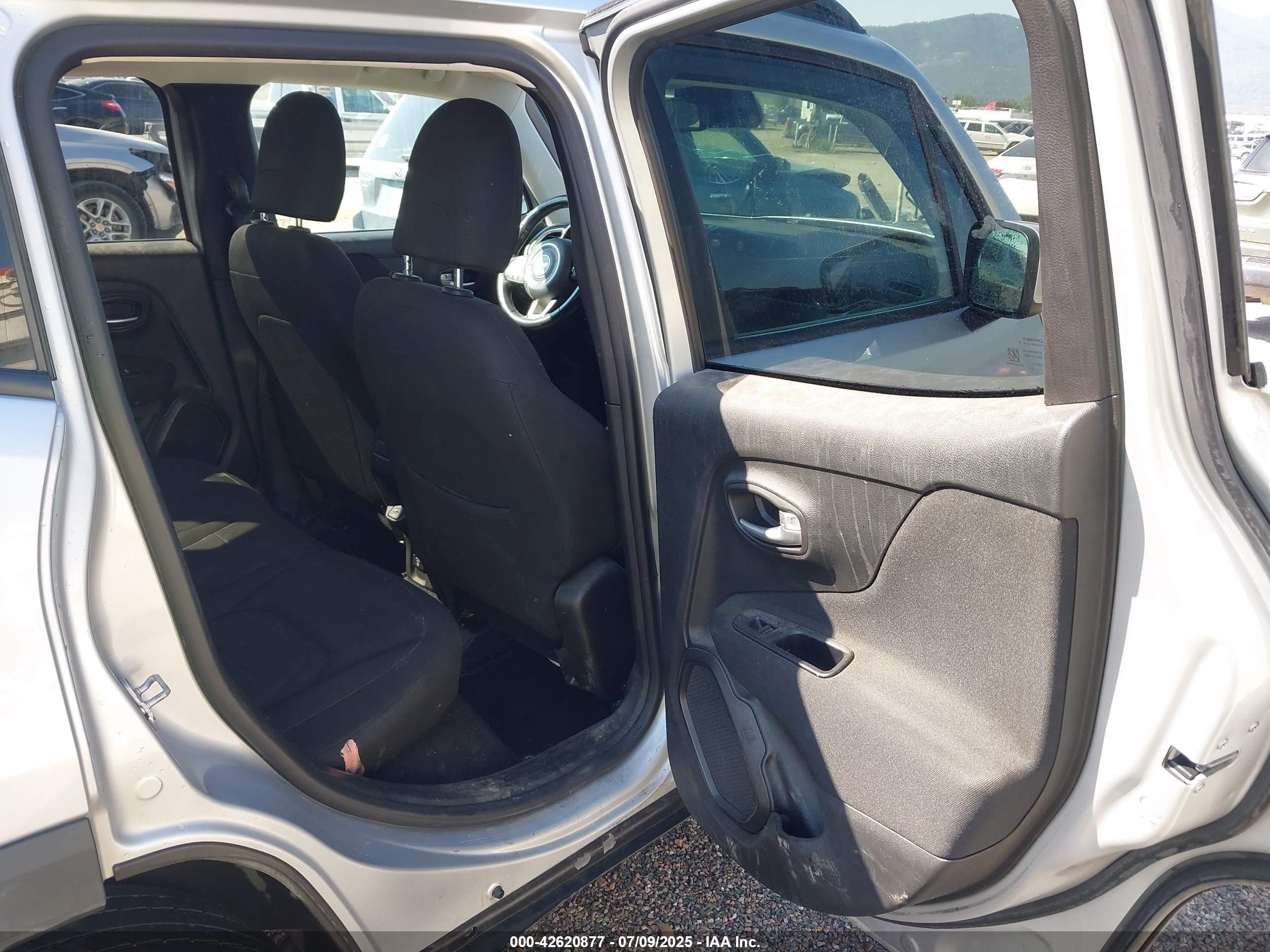 JEEP RENEGADE image 8
