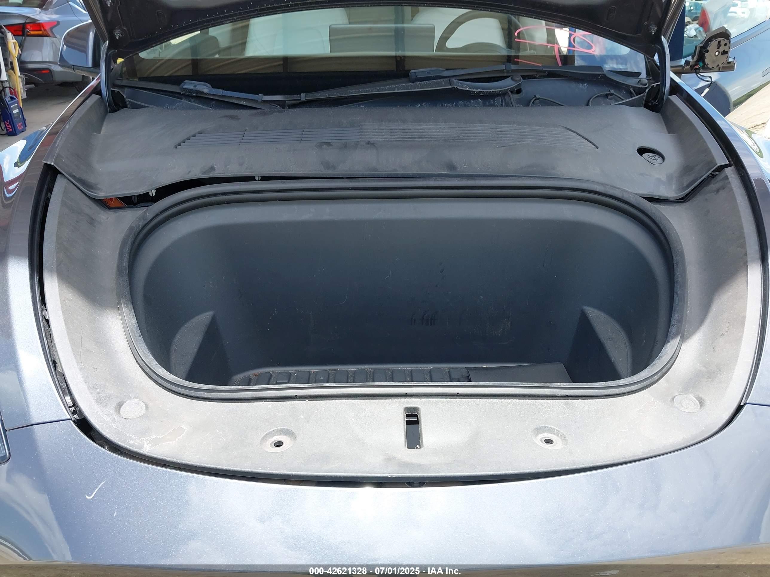 TESLA MODEL image 10