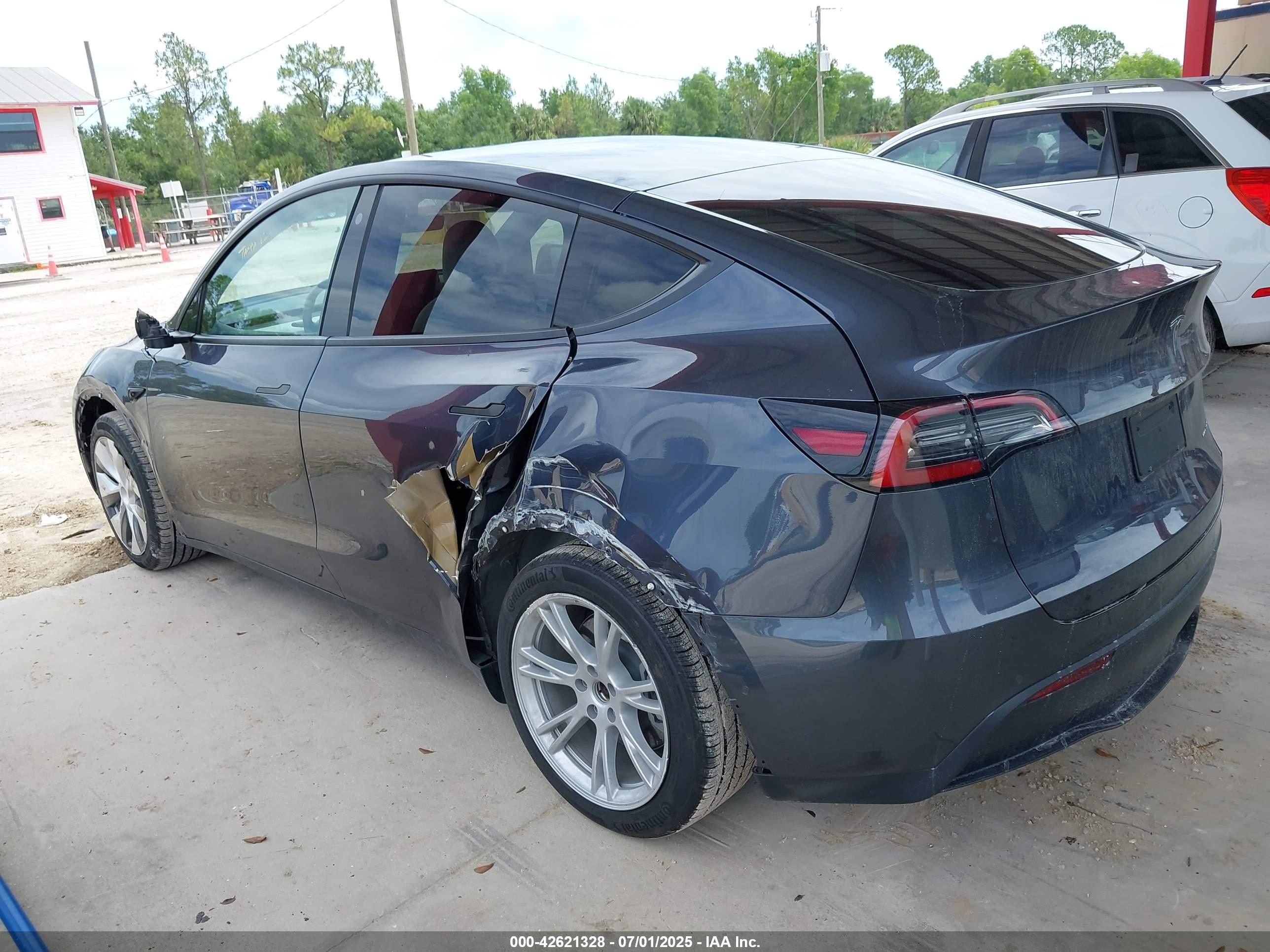 TESLA MODEL image 3
