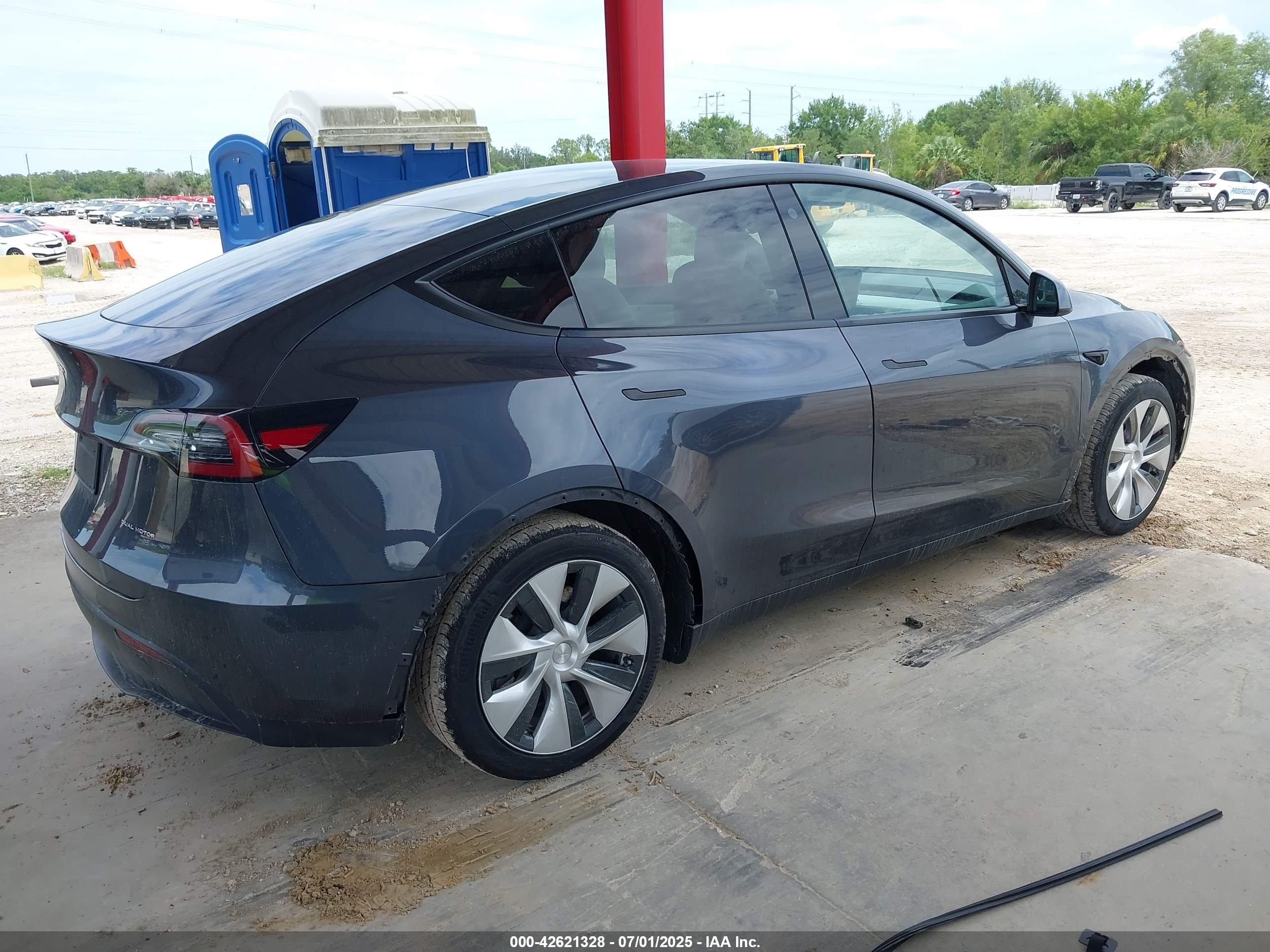 TESLA MODEL image 4