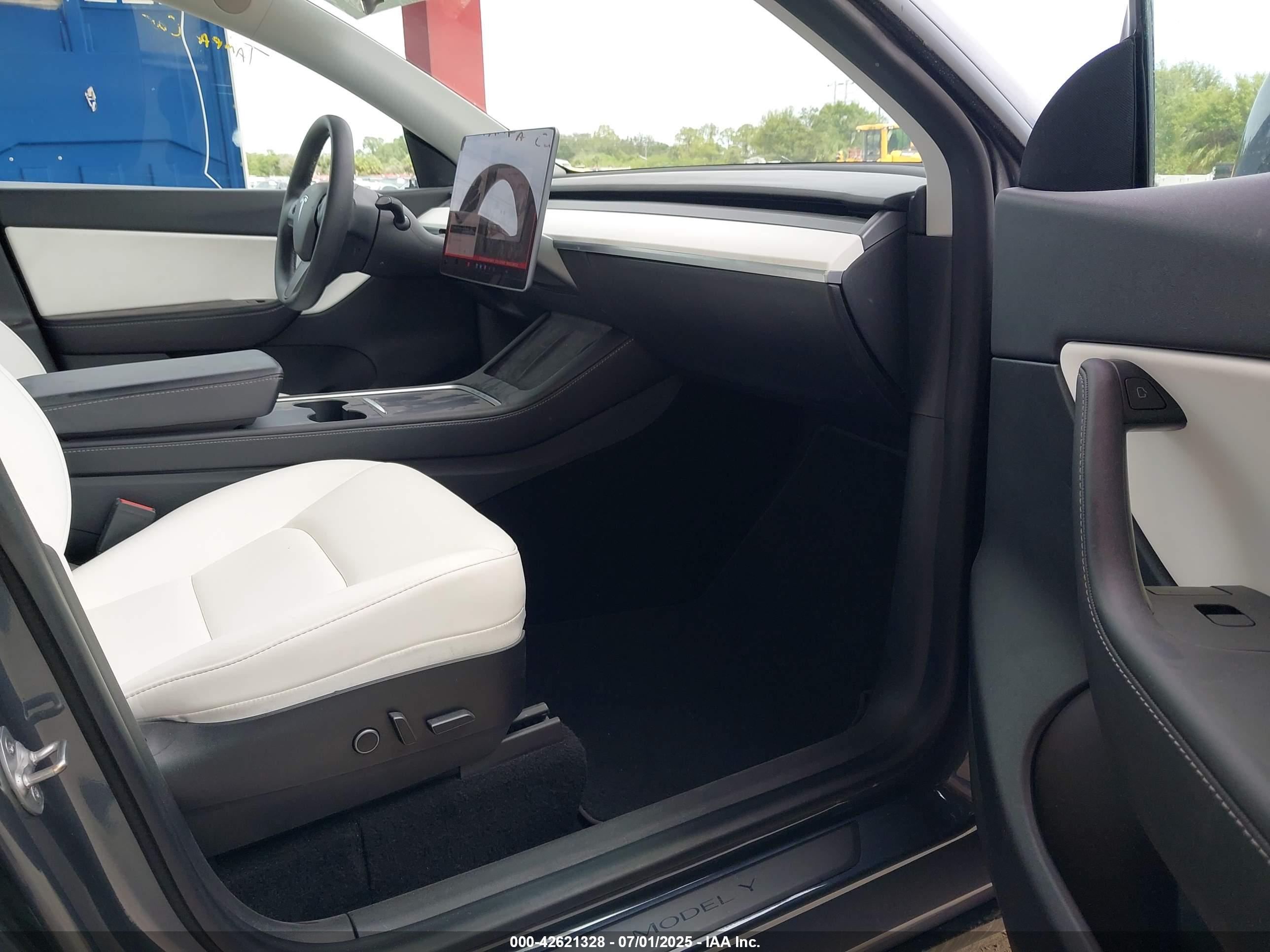 TESLA MODEL image 5