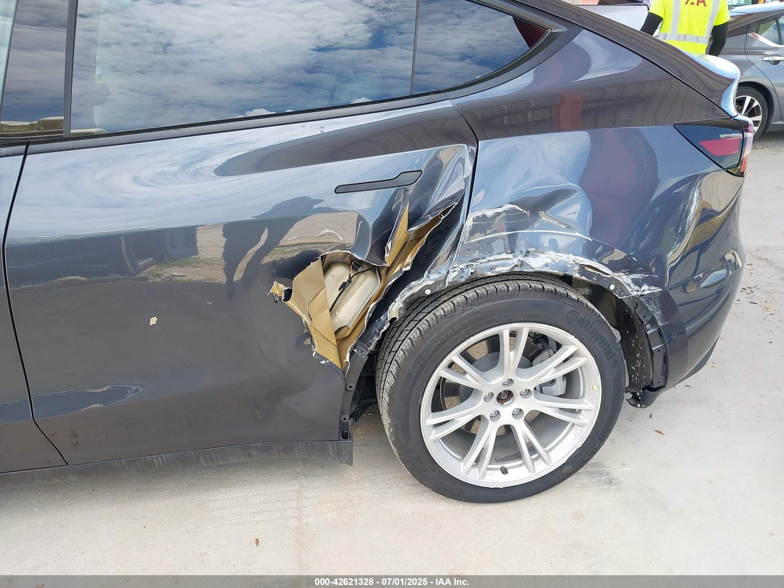TESLA MODEL image 6