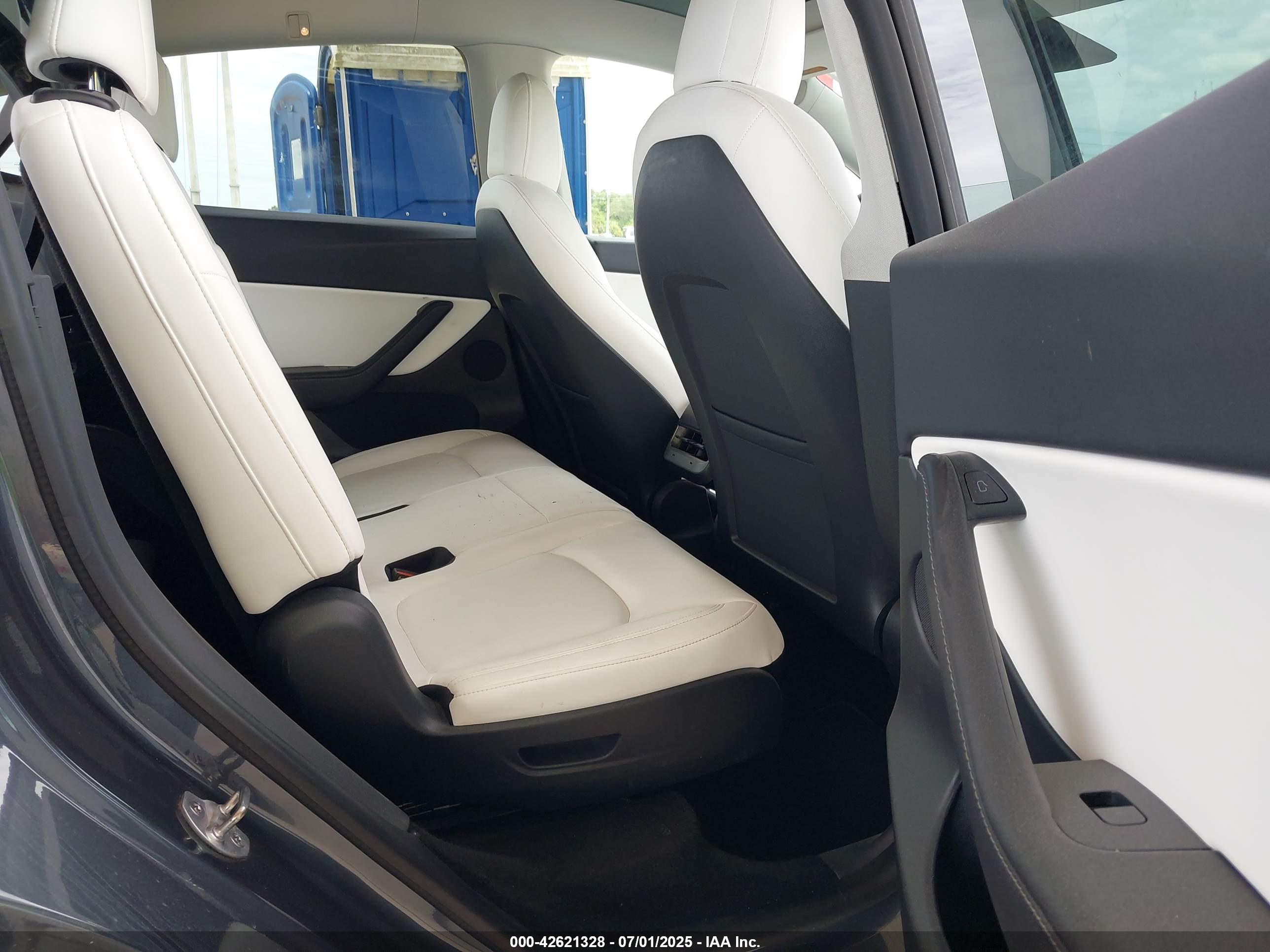 TESLA MODEL image 8