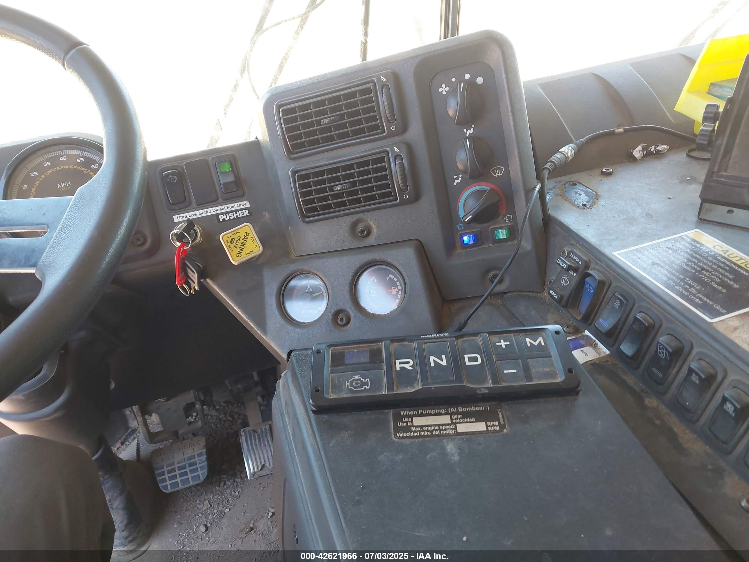 MACK TERRAPRO image 11