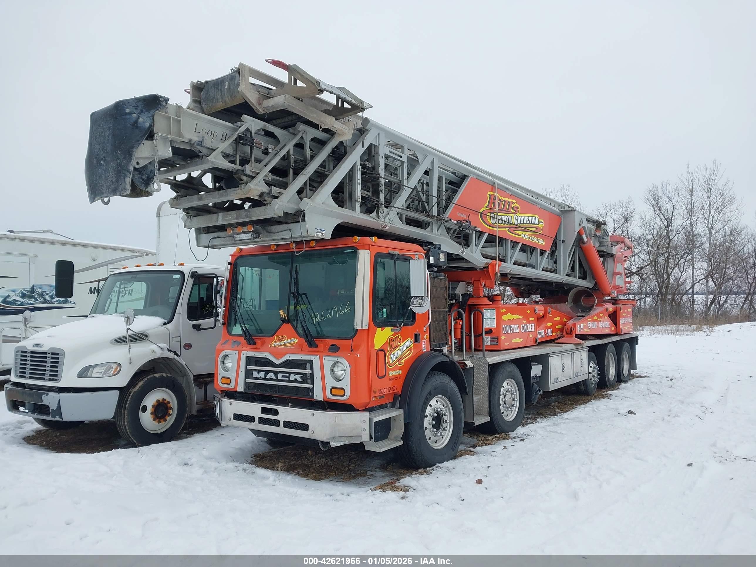 MACK TERRAPRO image 2