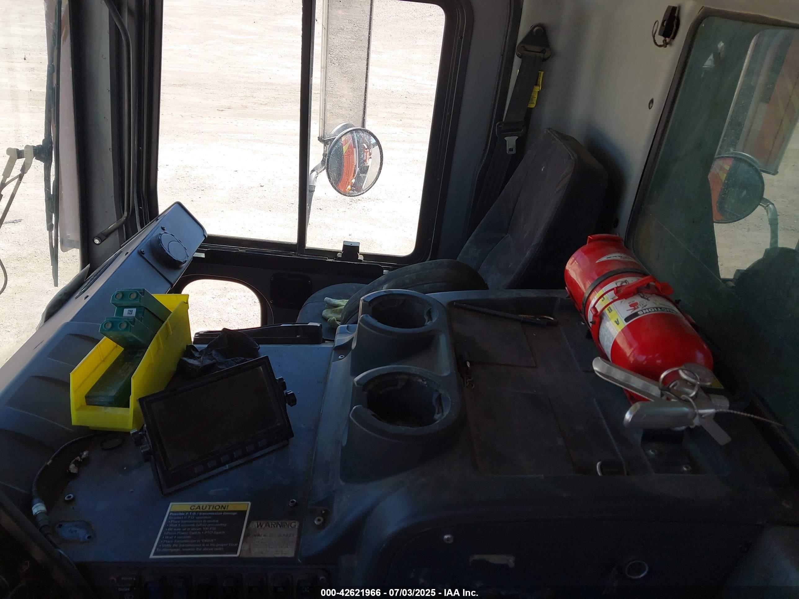 MACK TERRAPRO image 8