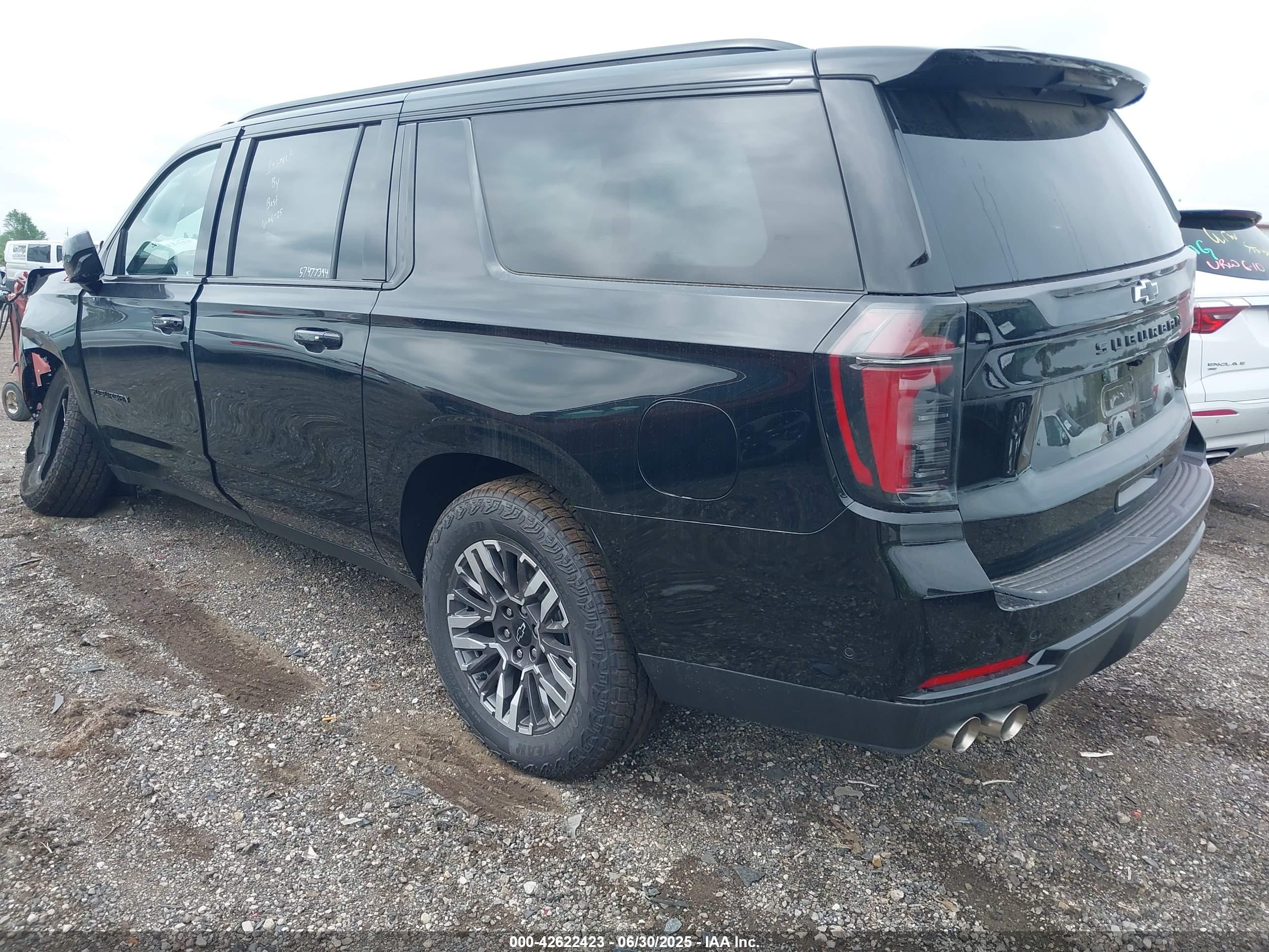 CHEVROLET SUBURBAN image 3