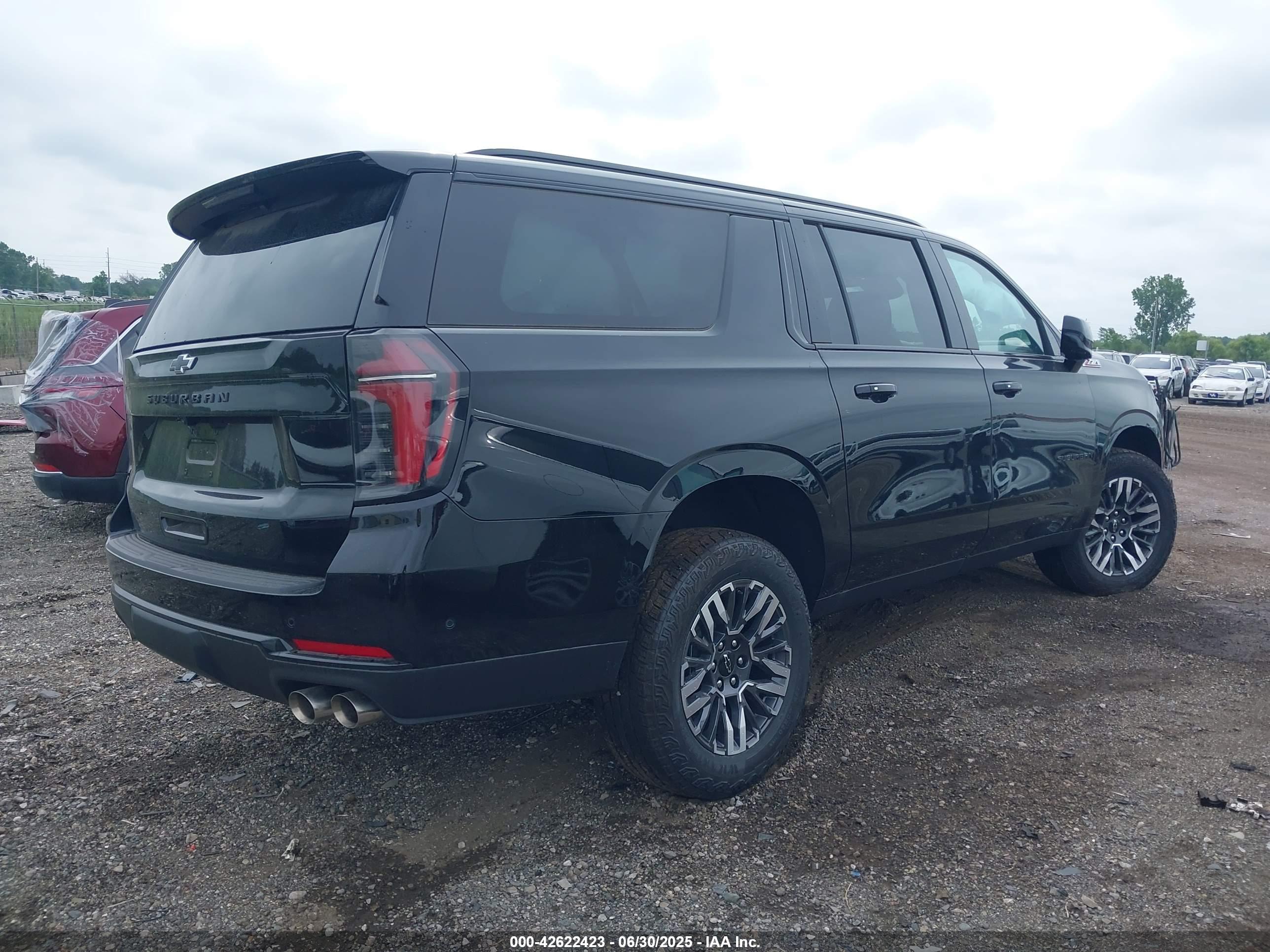CHEVROLET SUBURBAN image 4