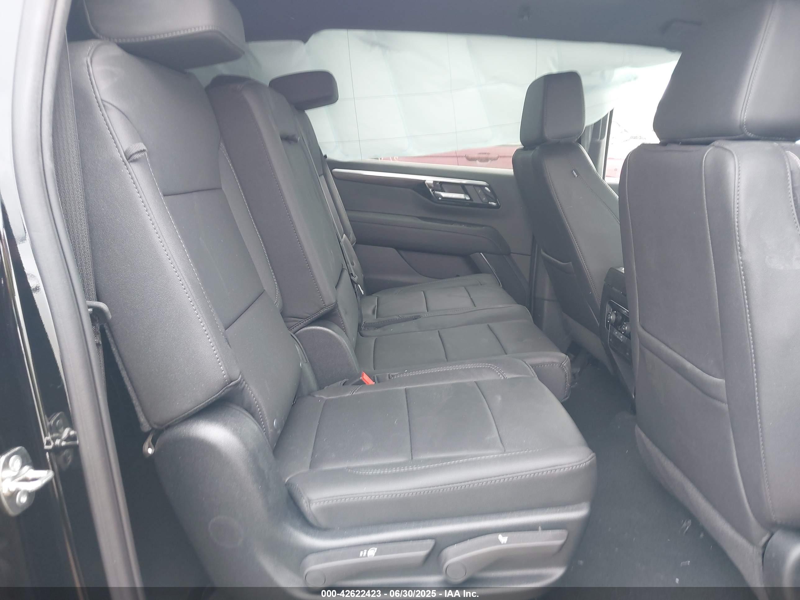 CHEVROLET SUBURBAN image 8