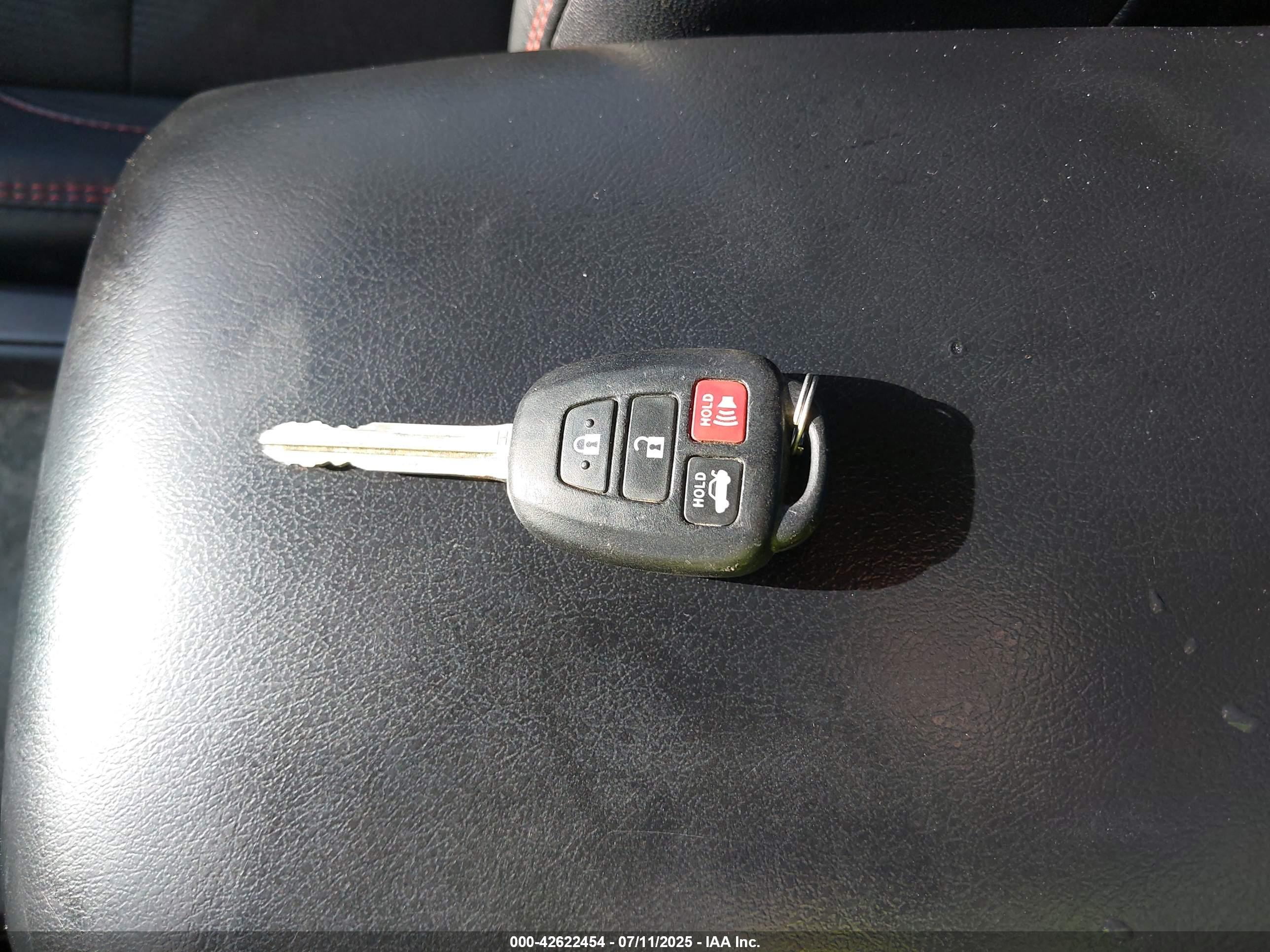 TOYOTA CAMRY image 11