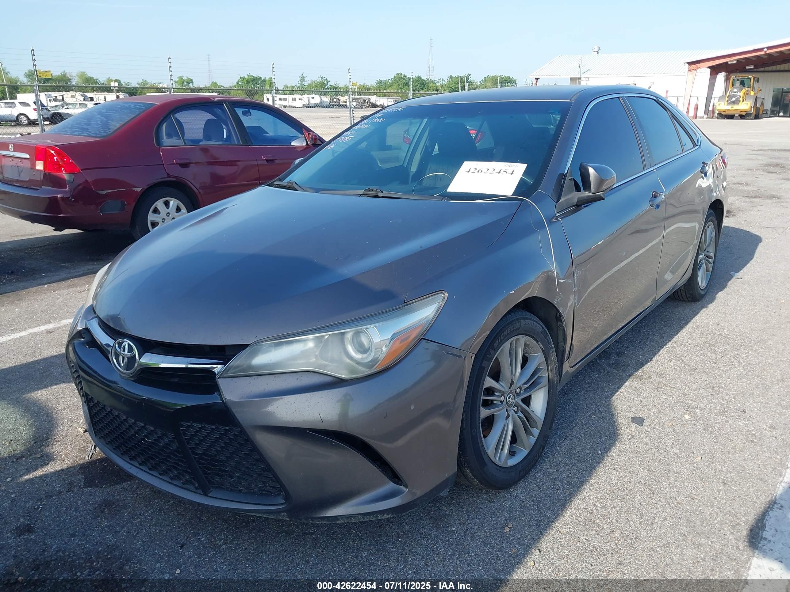 TOYOTA CAMRY image 2