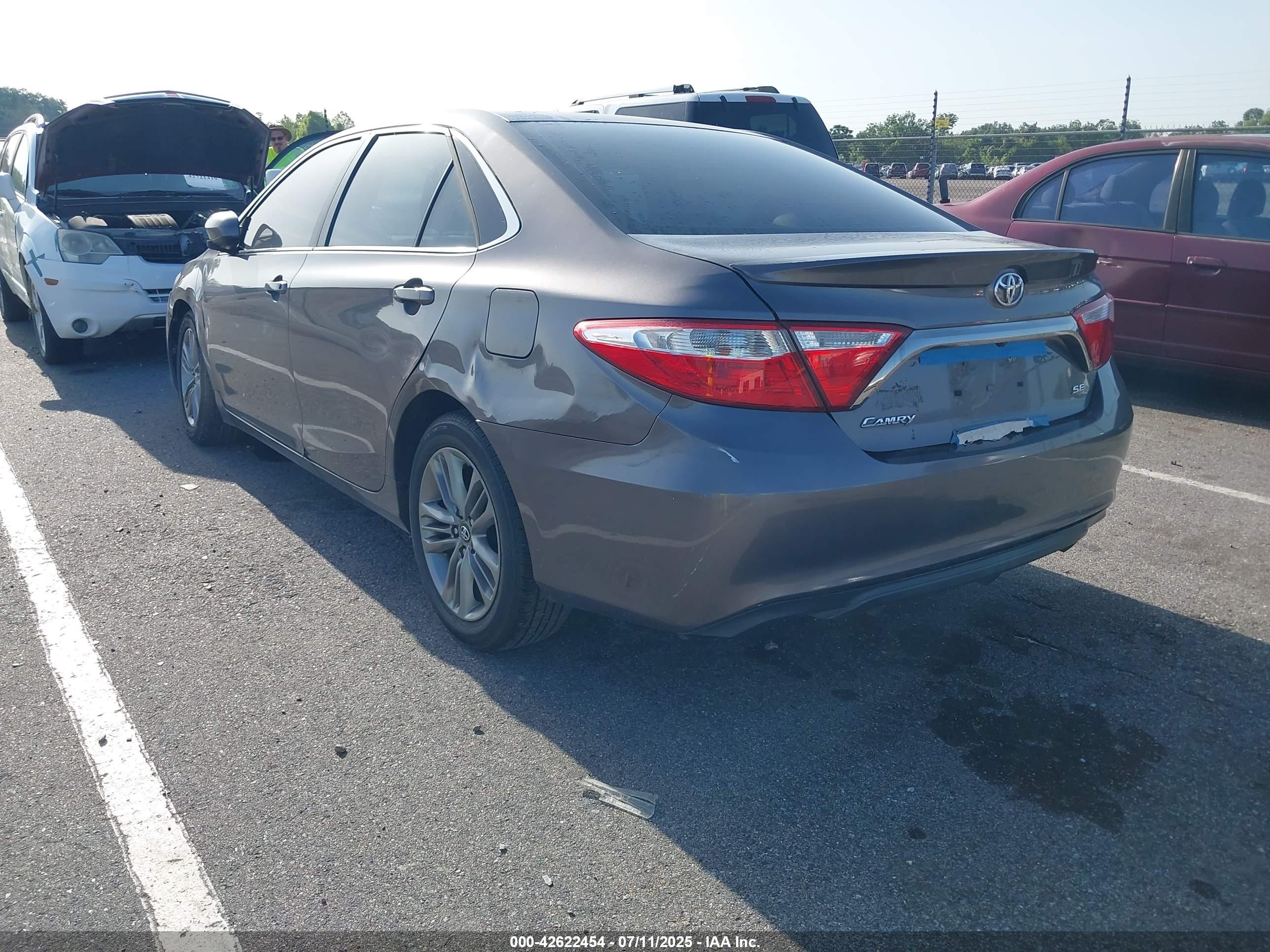 TOYOTA CAMRY image 3