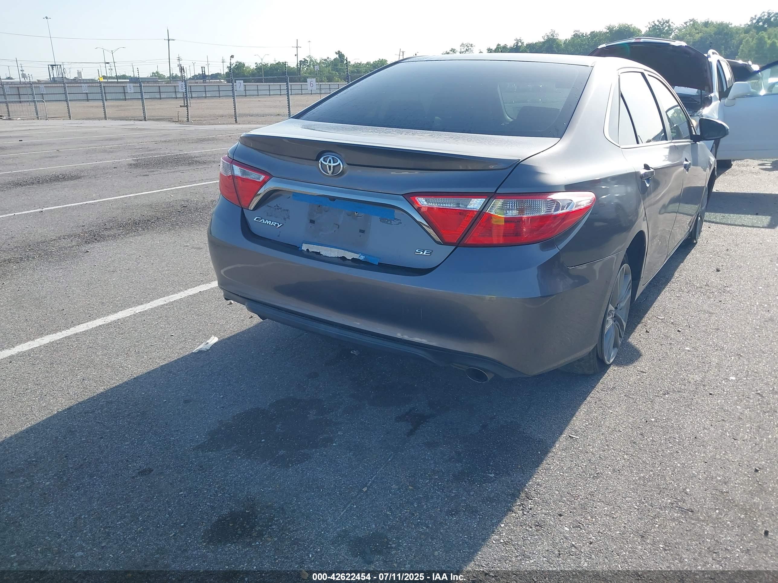 TOYOTA CAMRY image 4