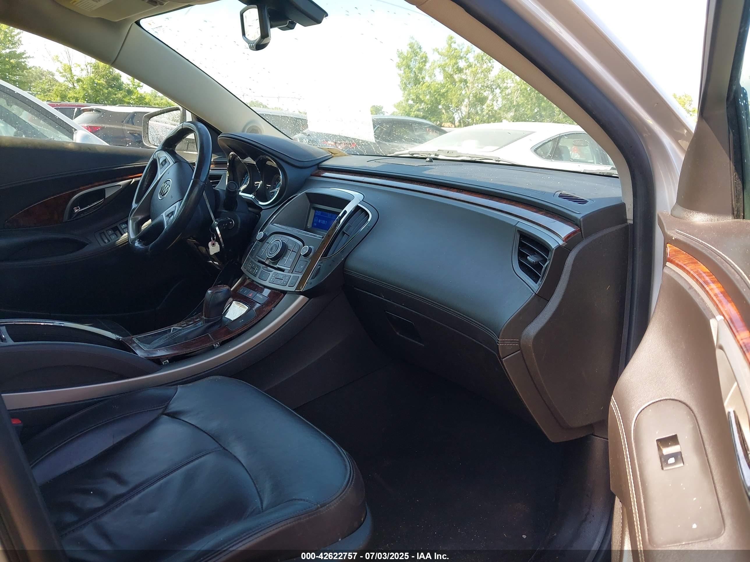 BUICK LACROSSE image 5