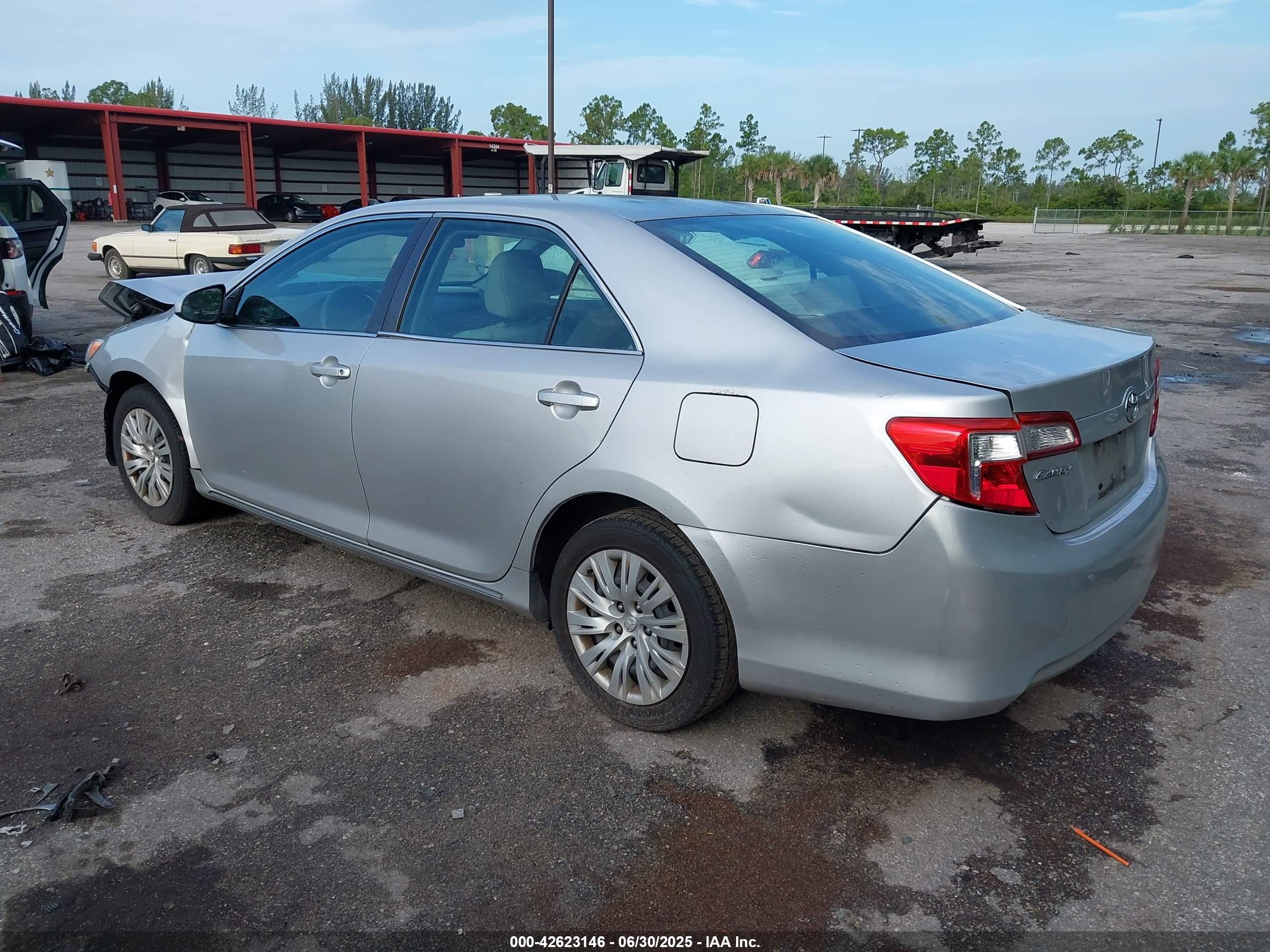 TOYOTA CAMRY image 3