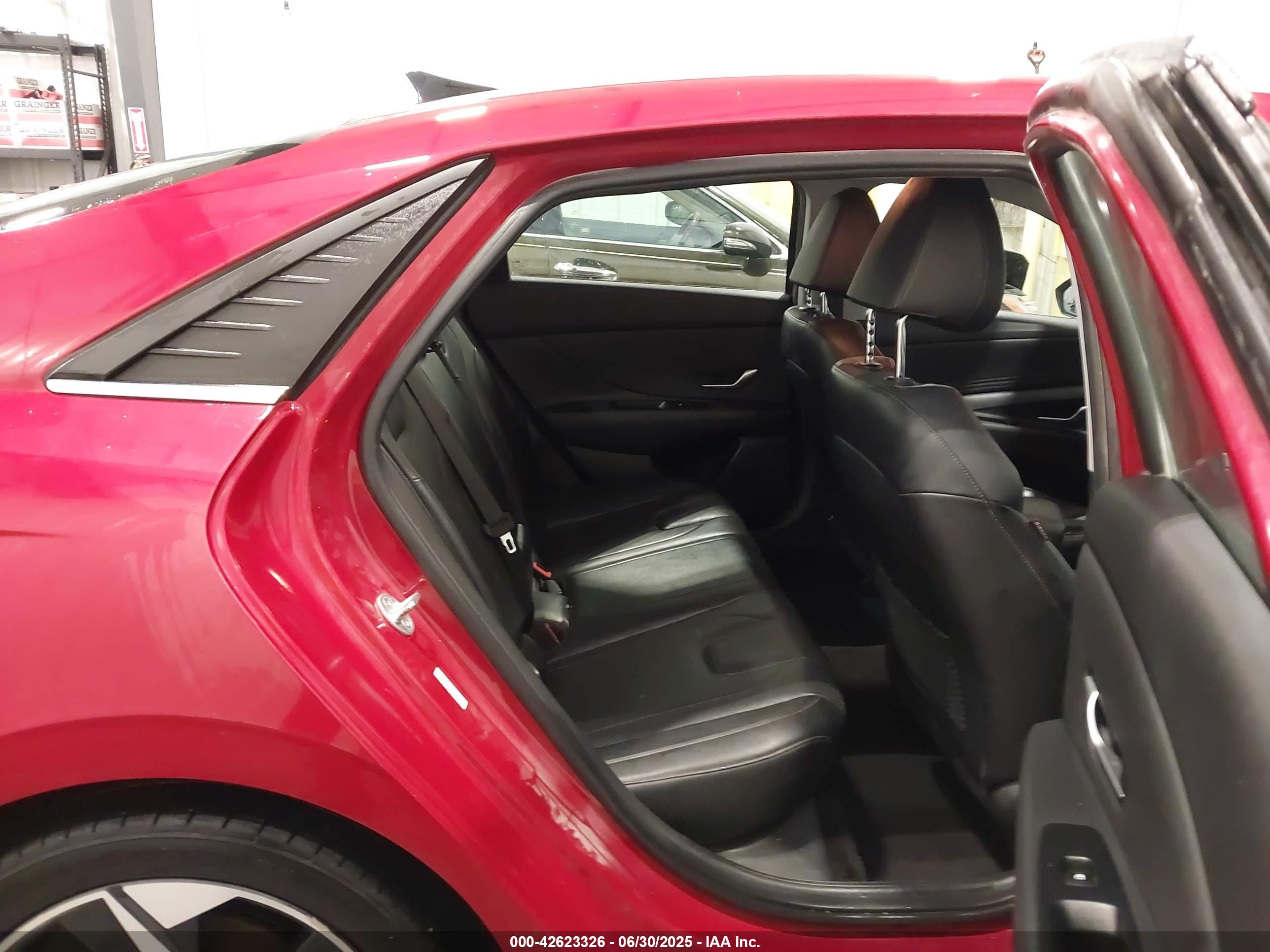 HYUNDAI ELANTRA image 8