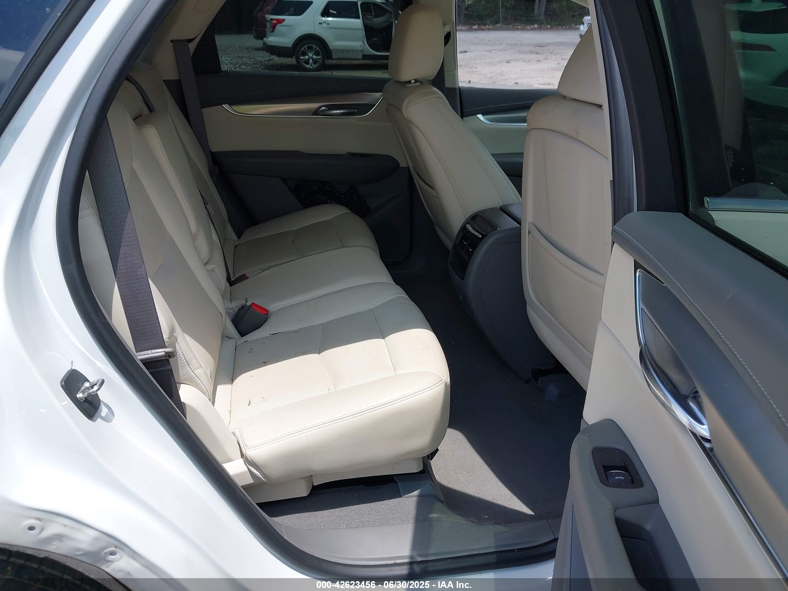 CADILLAC XT5 image 8