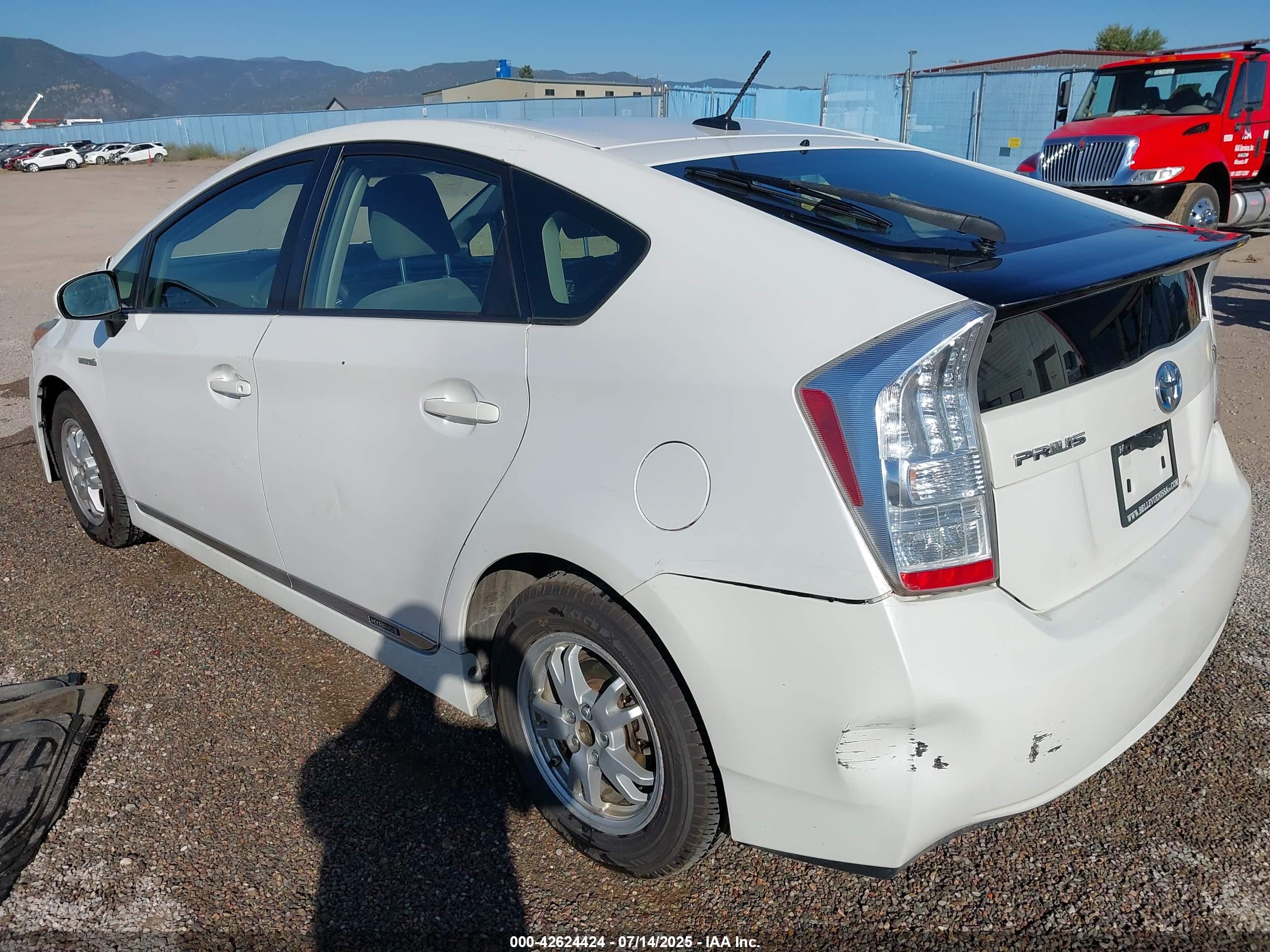 TOYOTA PRIUS image 3