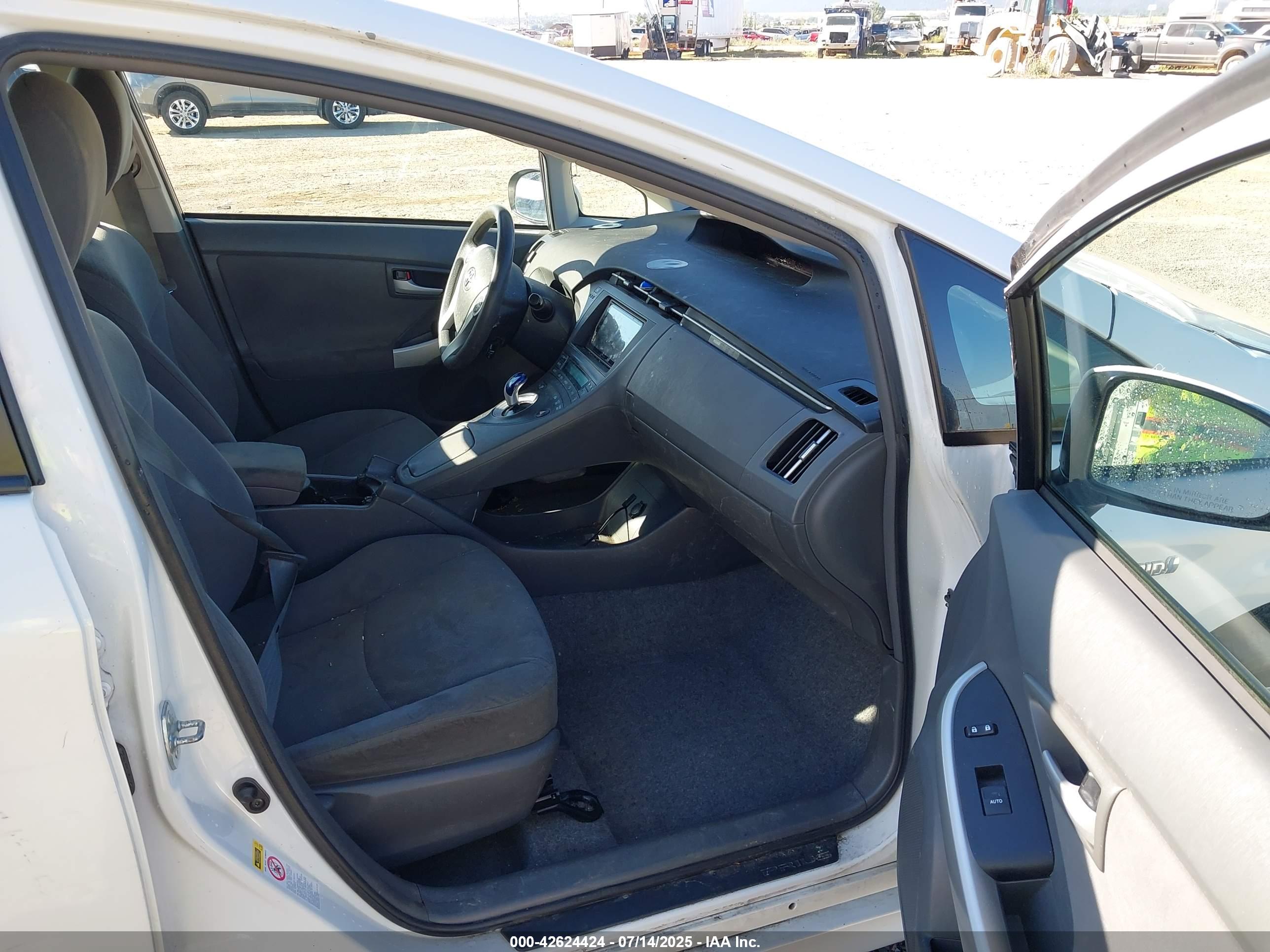 TOYOTA PRIUS image 5