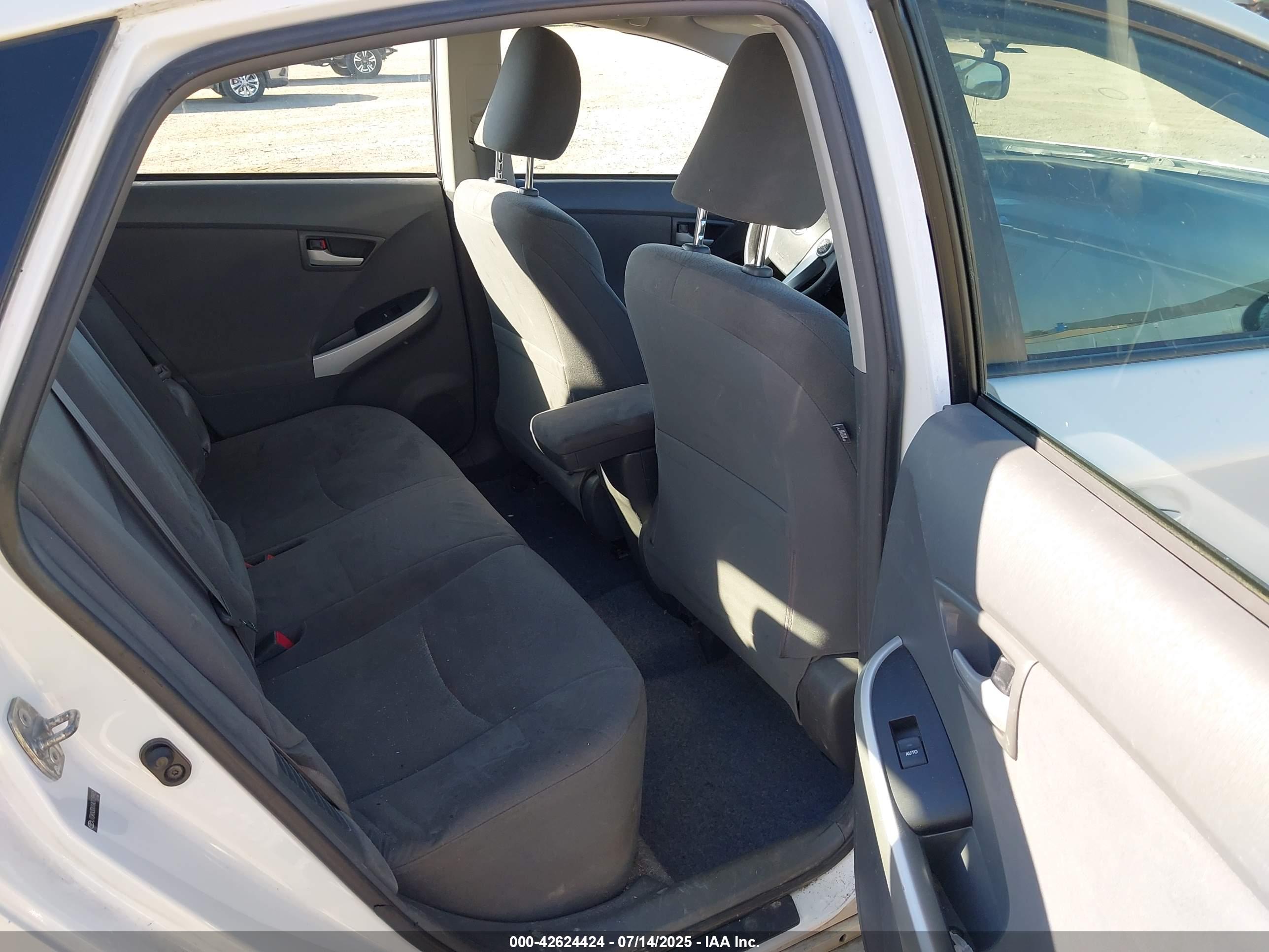 TOYOTA PRIUS image 8