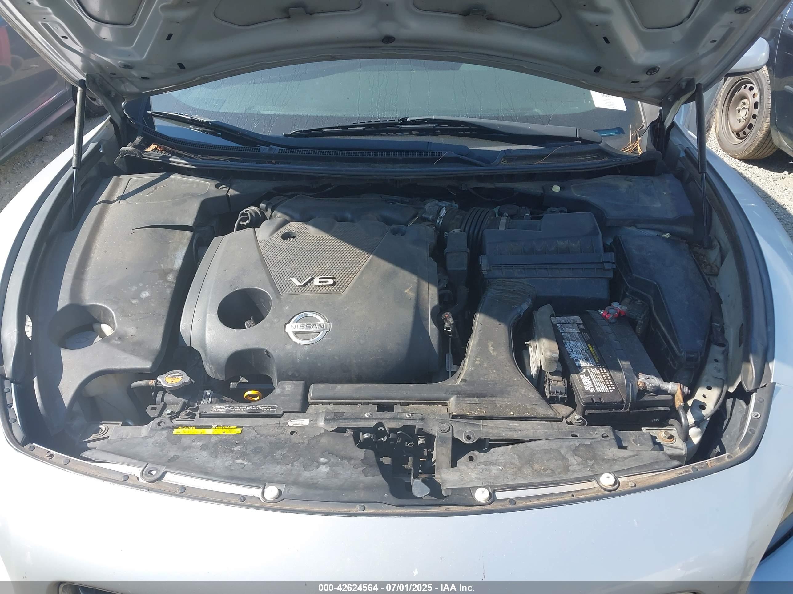 NISSAN MAXIMA image 10