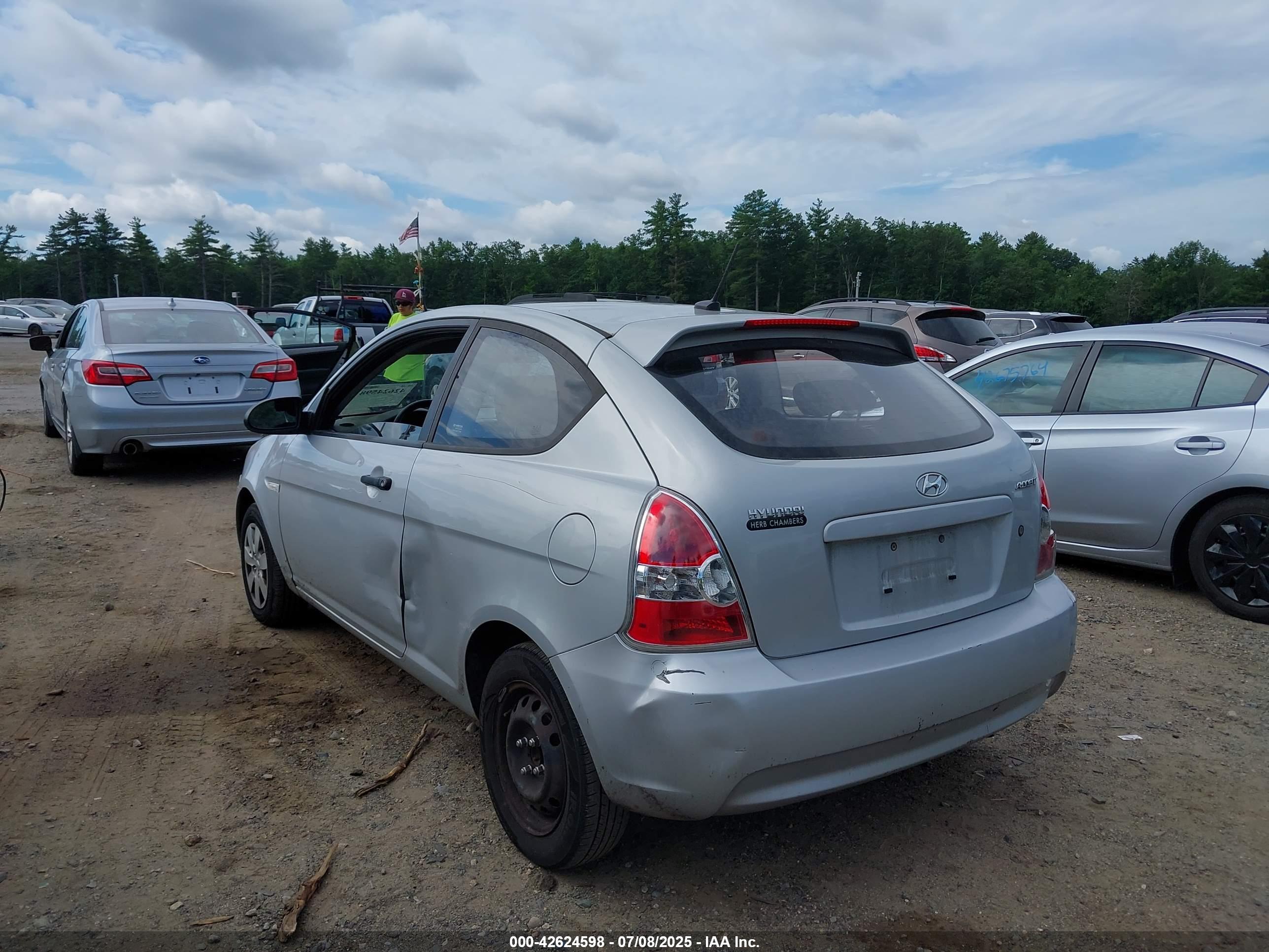 HYUNDAI ACCENT image 3