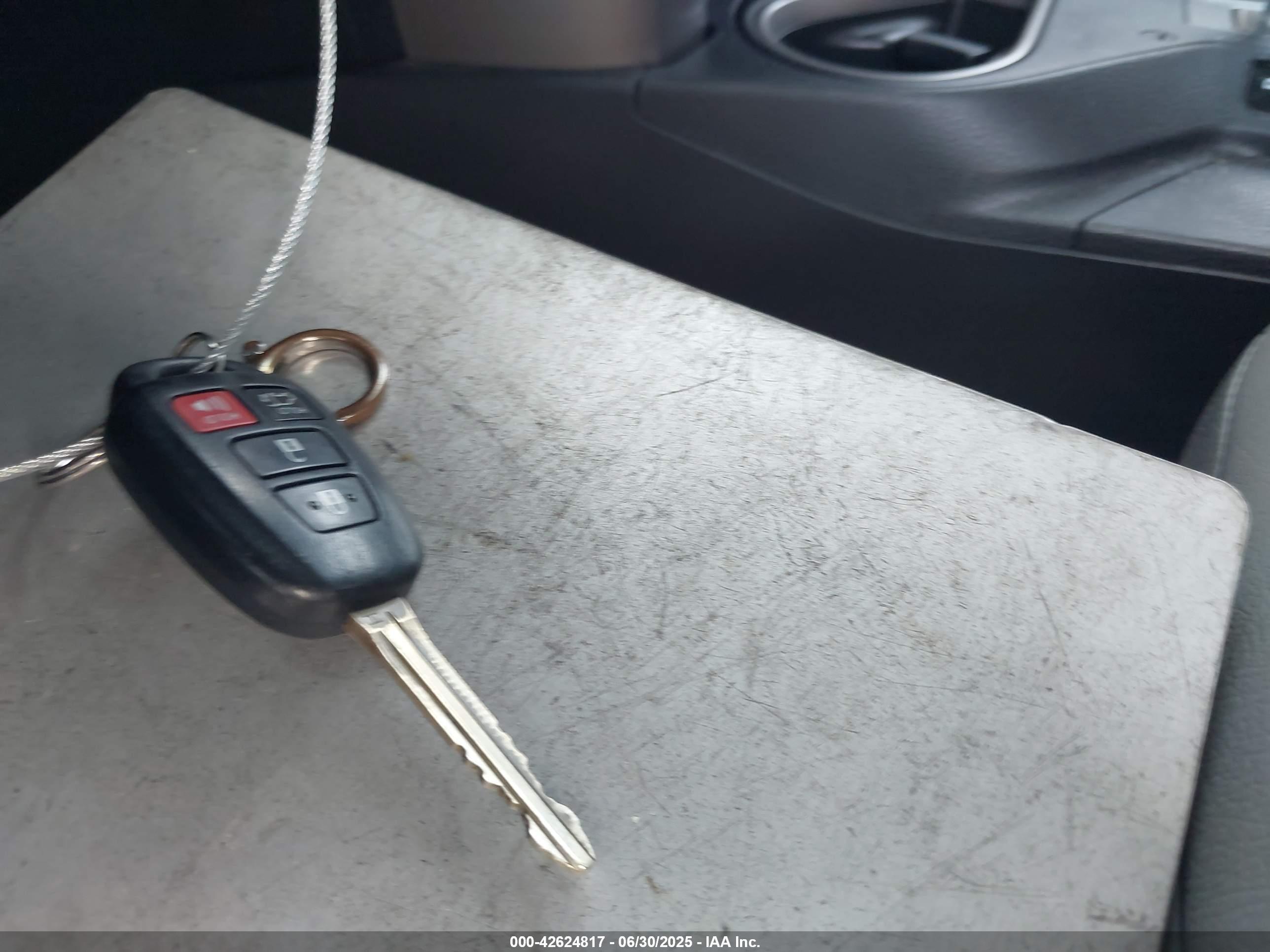 TOYOTA RAV4 image 11