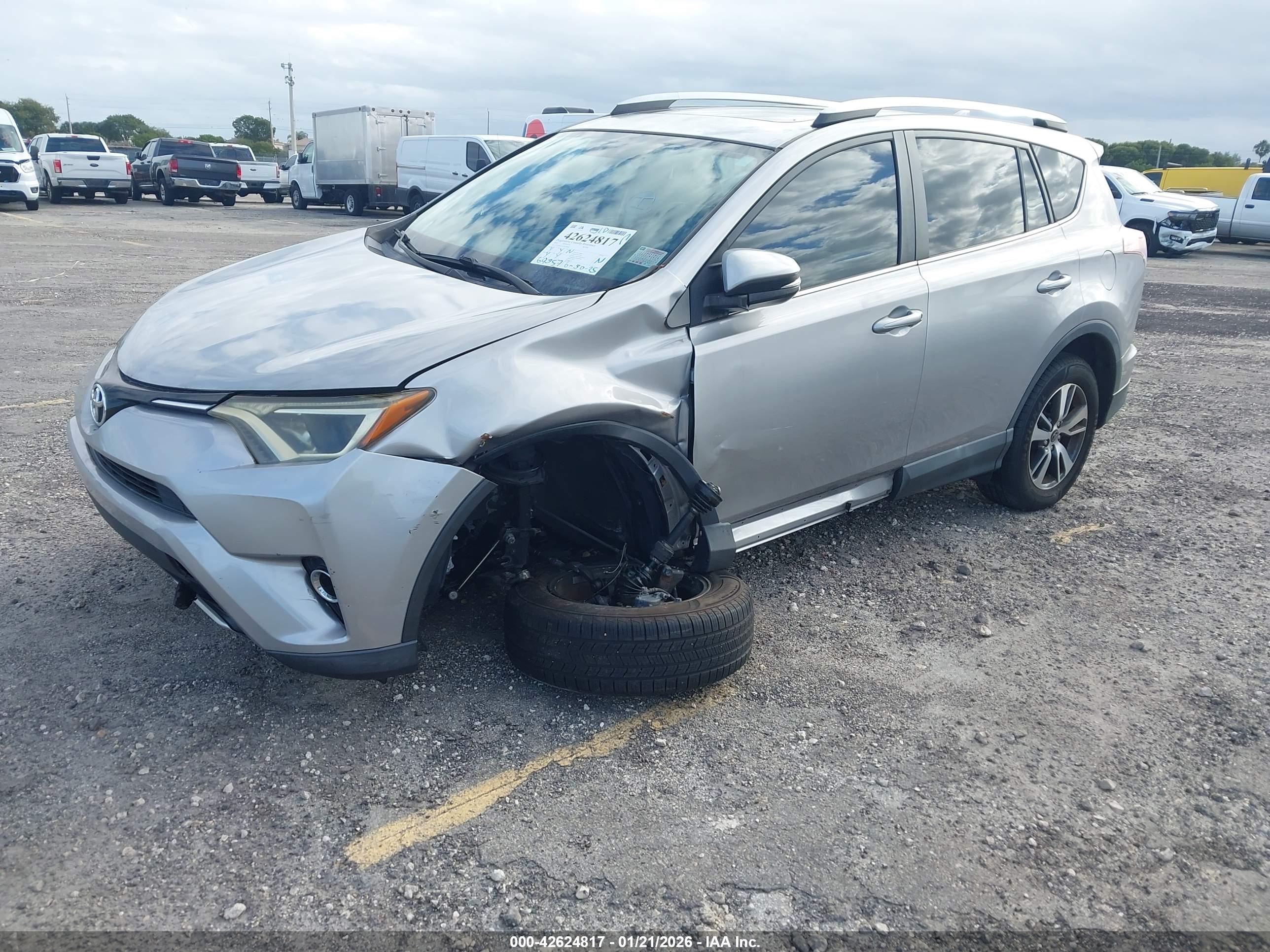 TOYOTA RAV4 image 2
