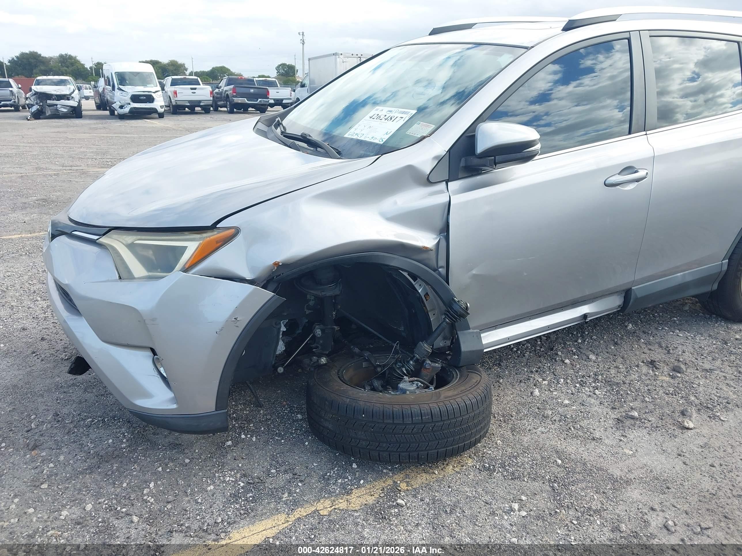 TOYOTA RAV4 image 6