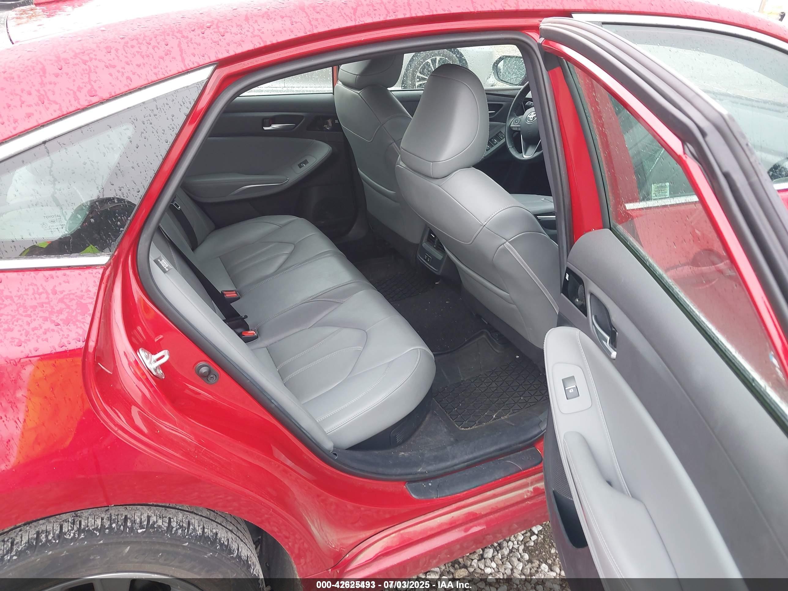 TOYOTA AVALON image 8