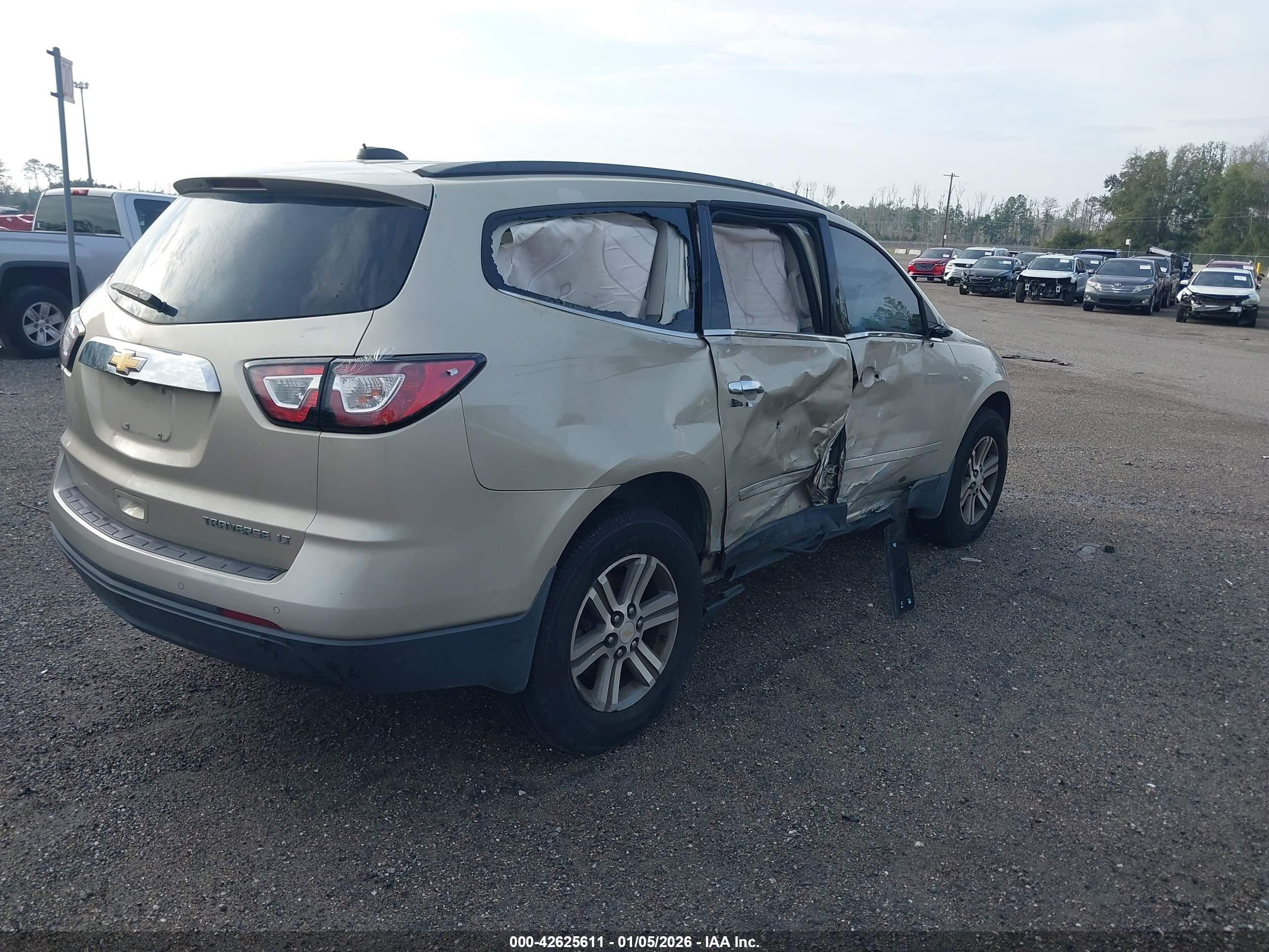 CHEVROLET TRAVERSE image 4