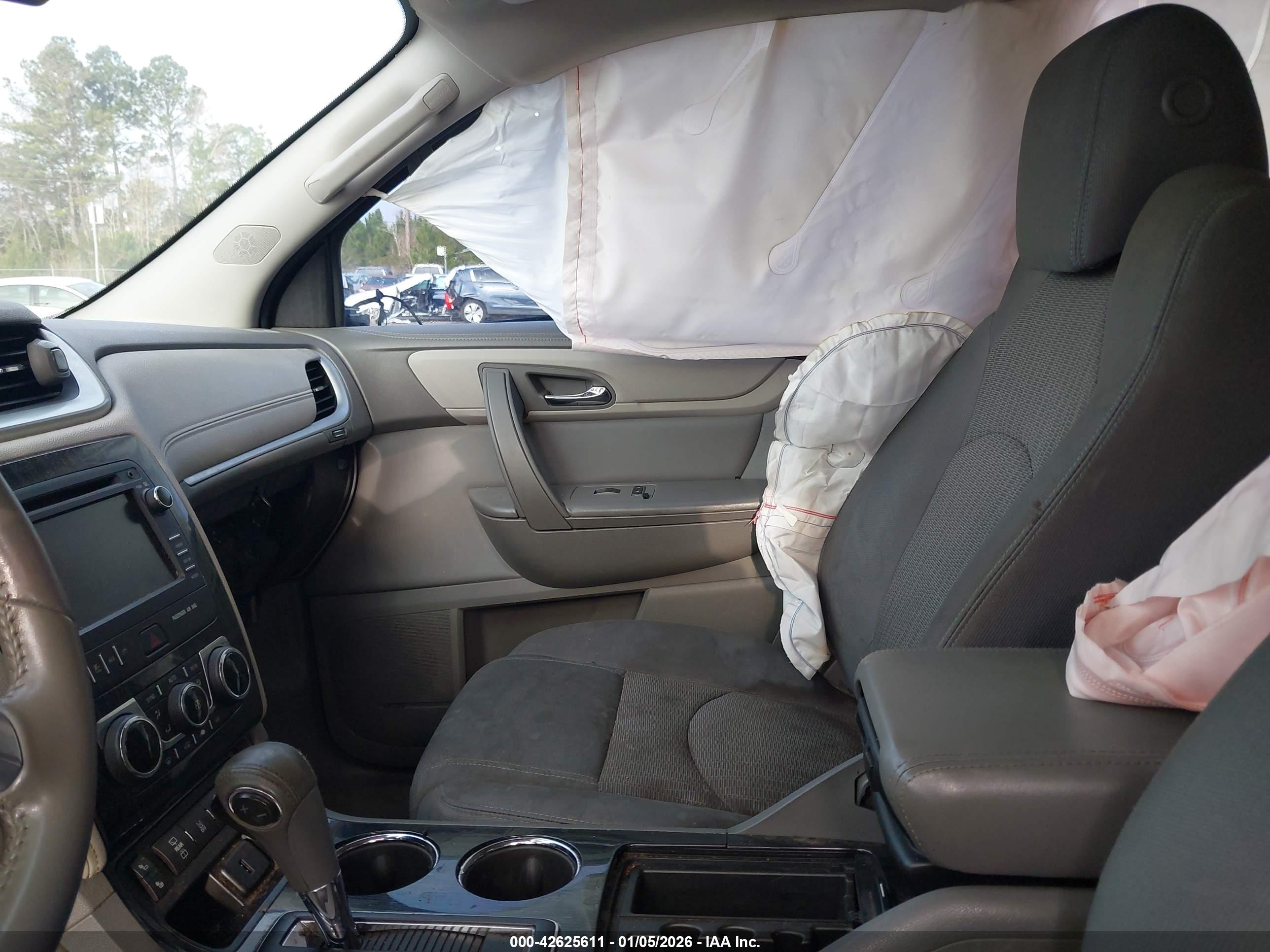CHEVROLET TRAVERSE image 5