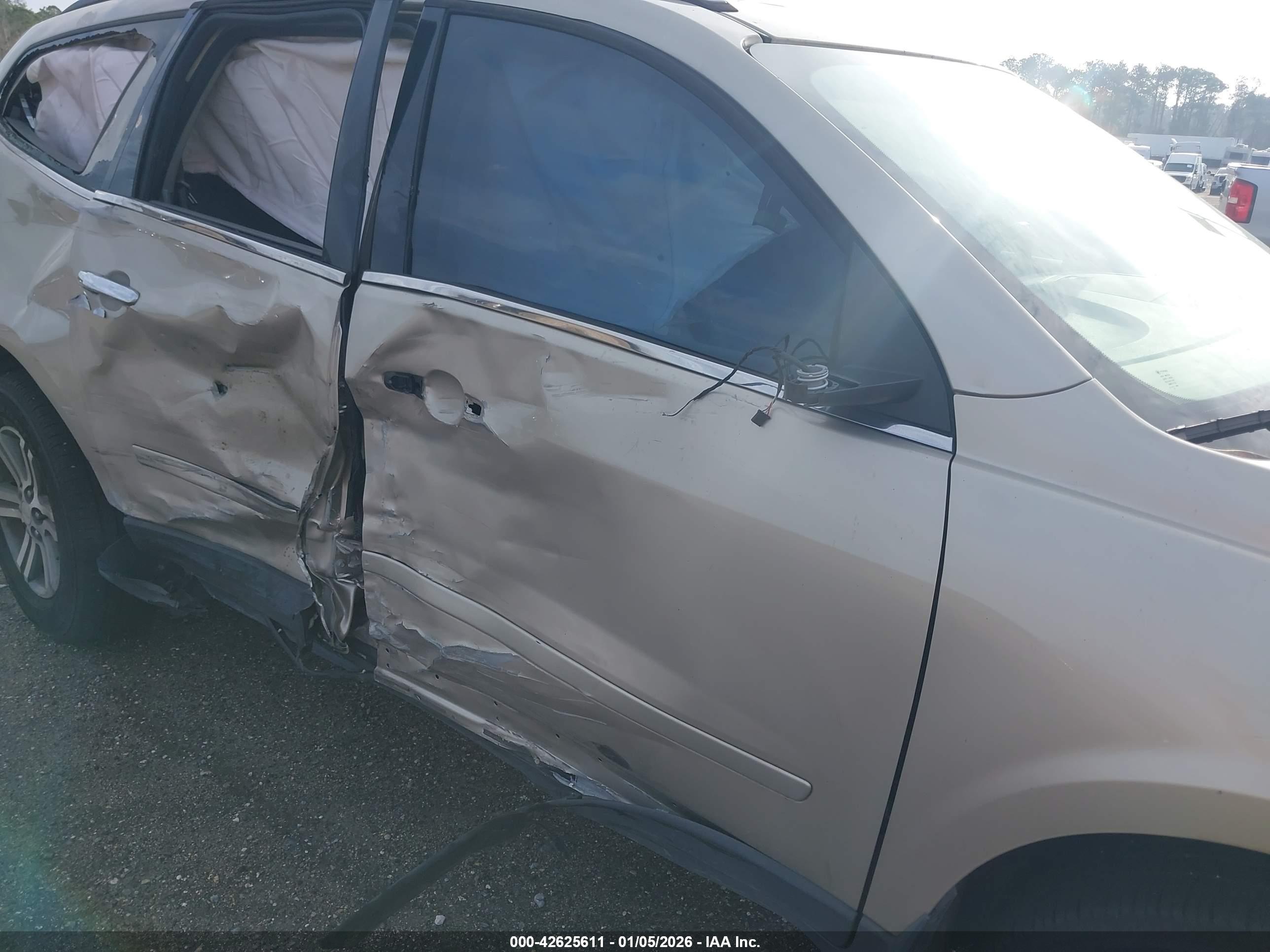 CHEVROLET TRAVERSE image 6