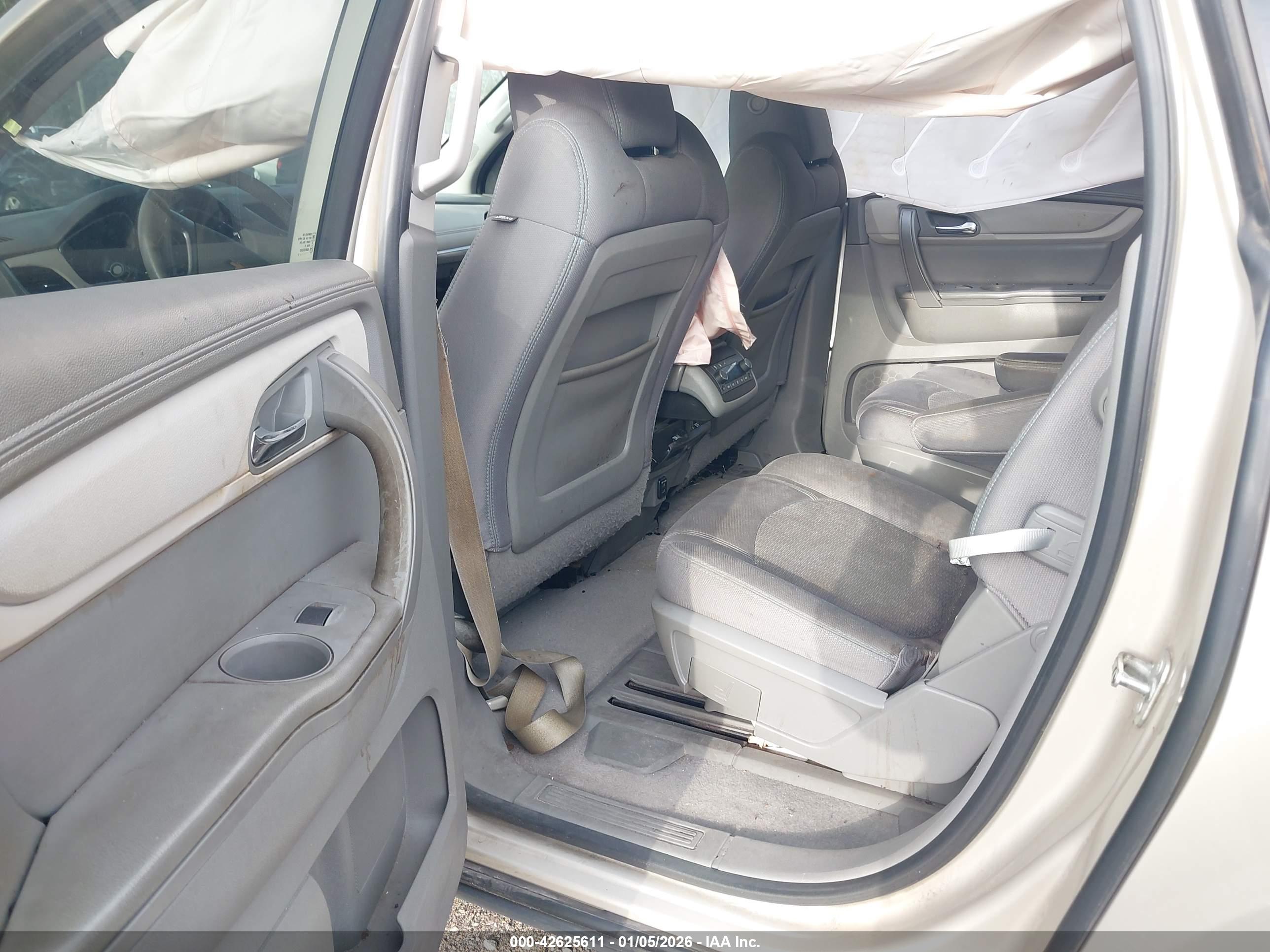 CHEVROLET TRAVERSE image 8