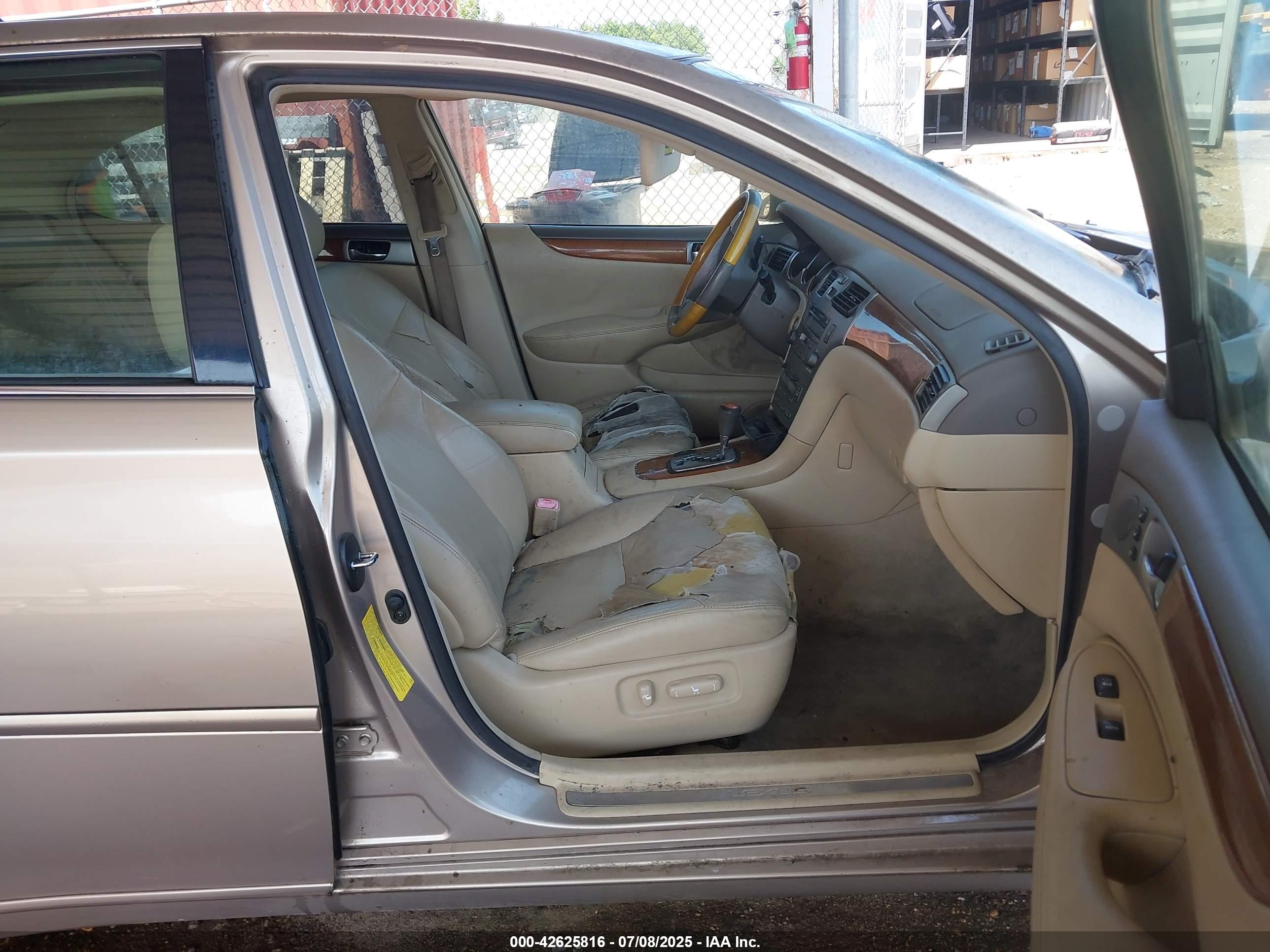 LEXUS ES image 5