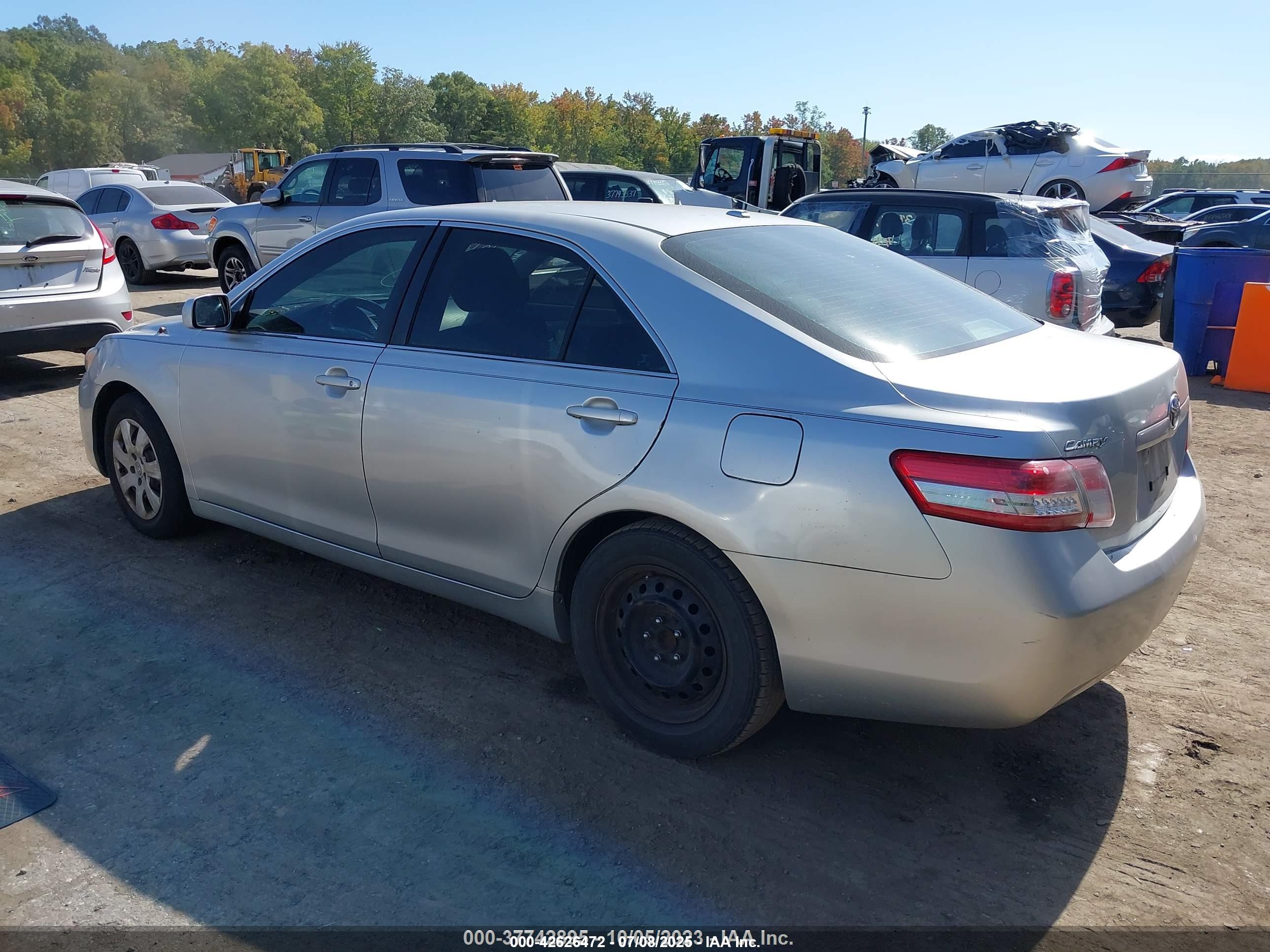 TOYOTA CAMRY image 3