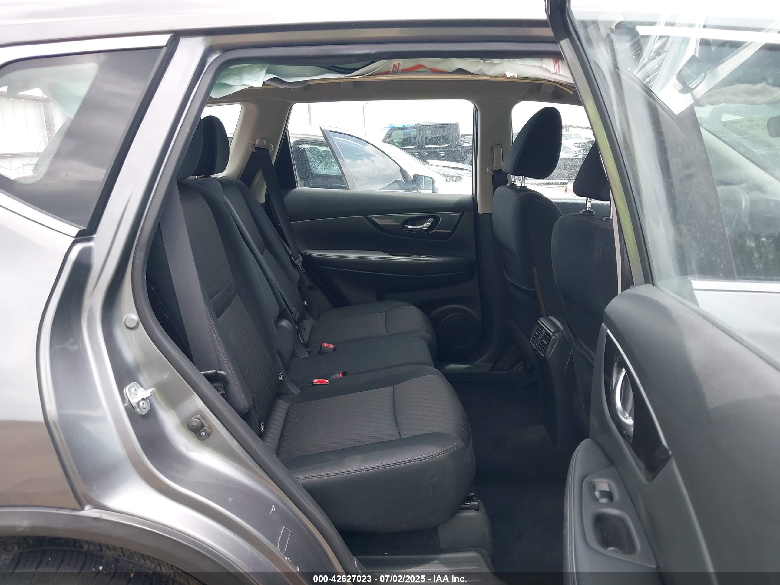 NISSAN ROGUE image 8
