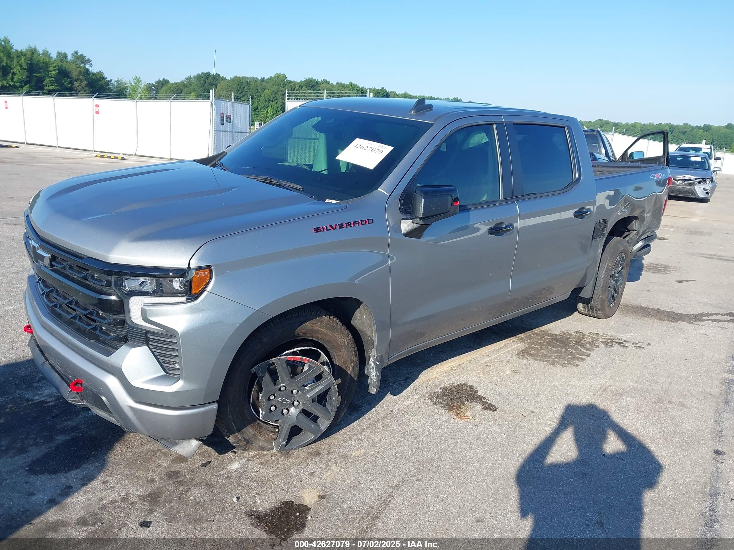 CHEVROLET SILVERADO image 2